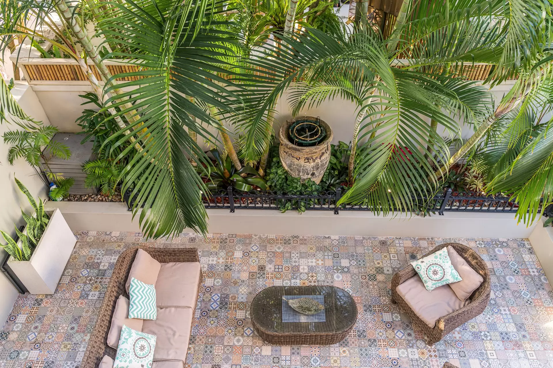 2/35 Hughes Avenue, Main Beach Sold by Queensland Sotheby's International Realty - image 1