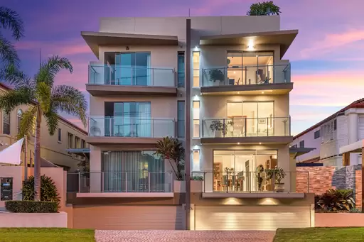 2/35 Hughes Avenue, Main Beach Sold by 