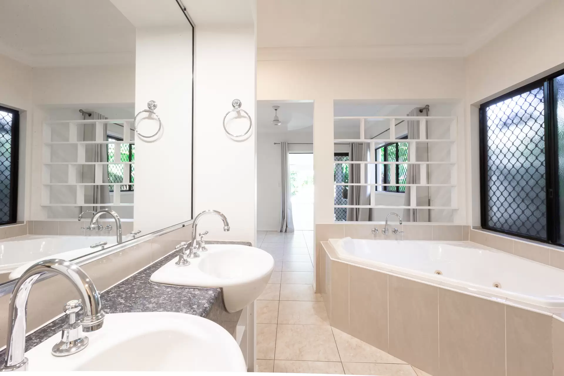 2 Lorikeet Close, Port Douglas Sold by Queensland Sotheby's International Realty - image 1