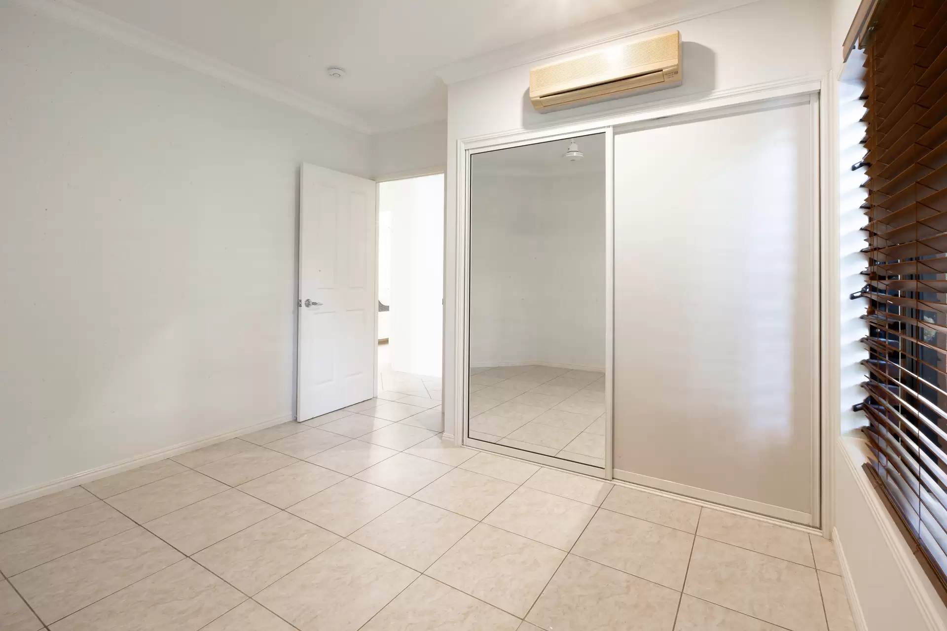 2 Lorikeet Close, Port Douglas Sold by  - image 1