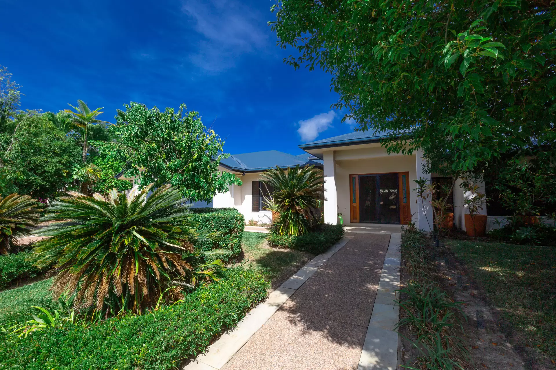 2 Lorikeet Close, Port Douglas Sold by Queensland Sotheby's International Realty - image 1