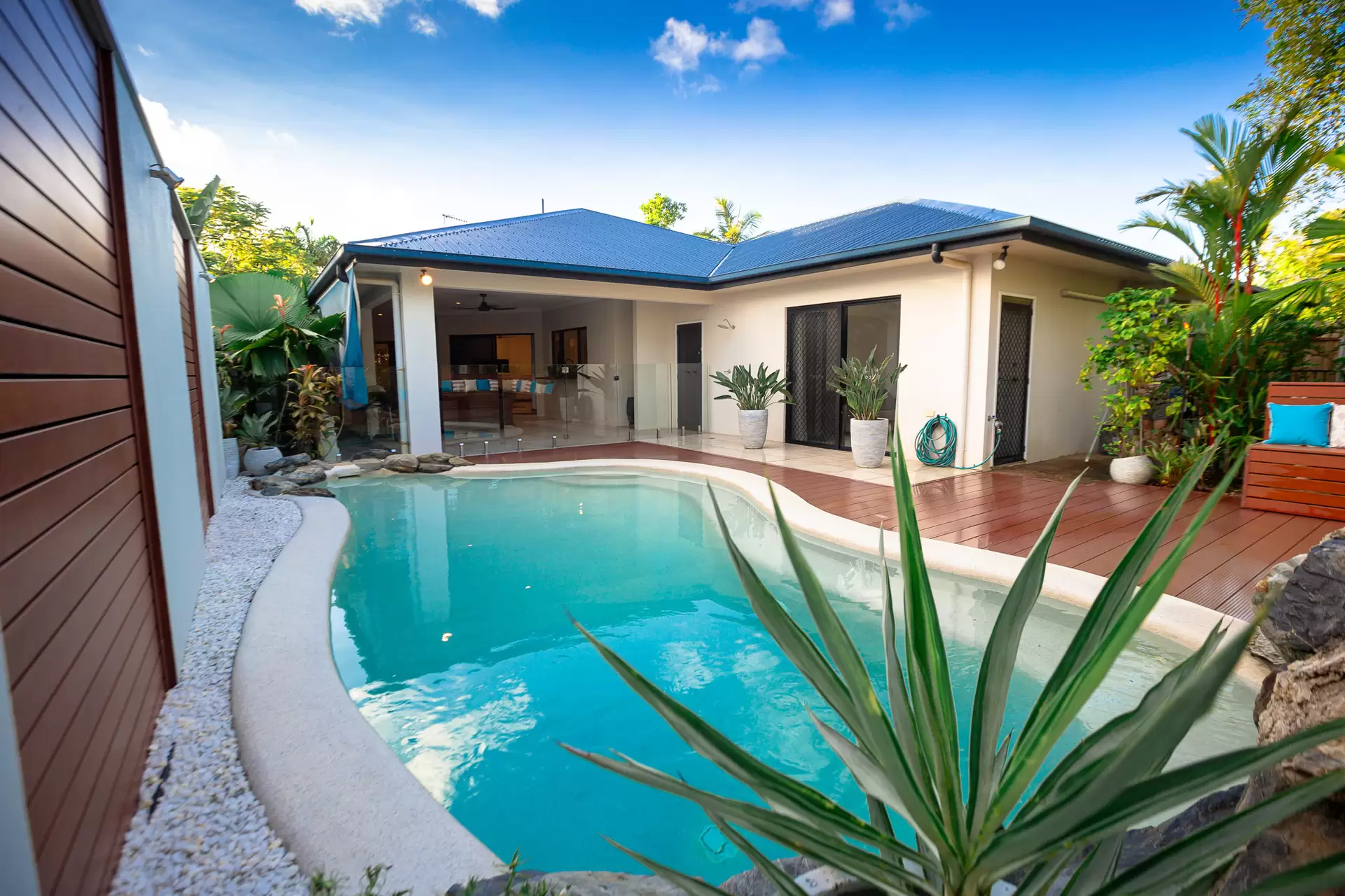2 Lorikeet Close, Port Douglas Sold by Queensland Sotheby's International Realty - image 1