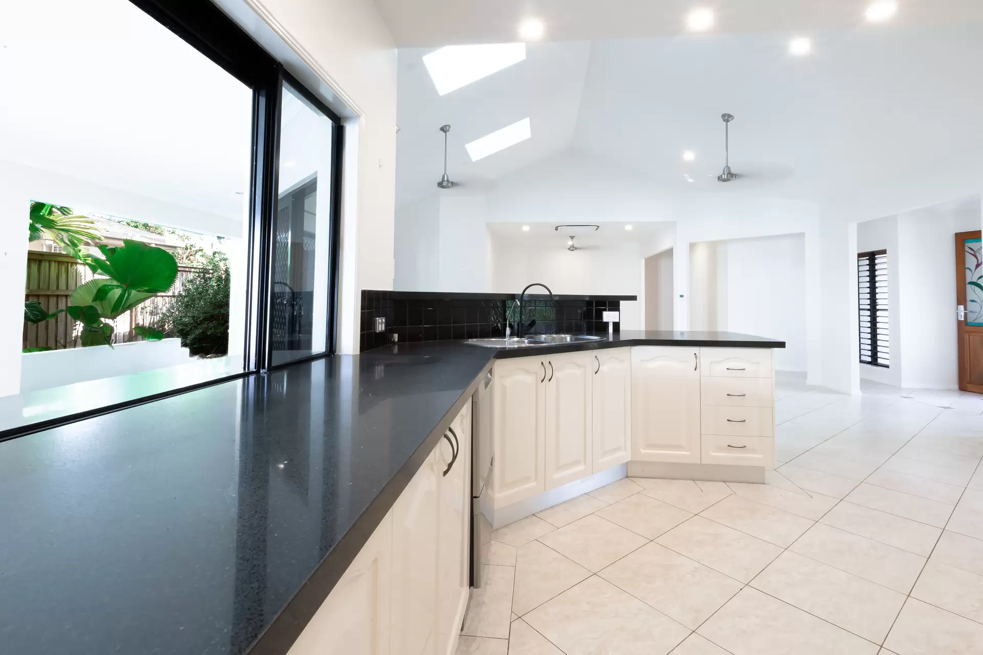 2 Lorikeet Close, Port Douglas Sold by  - image 1