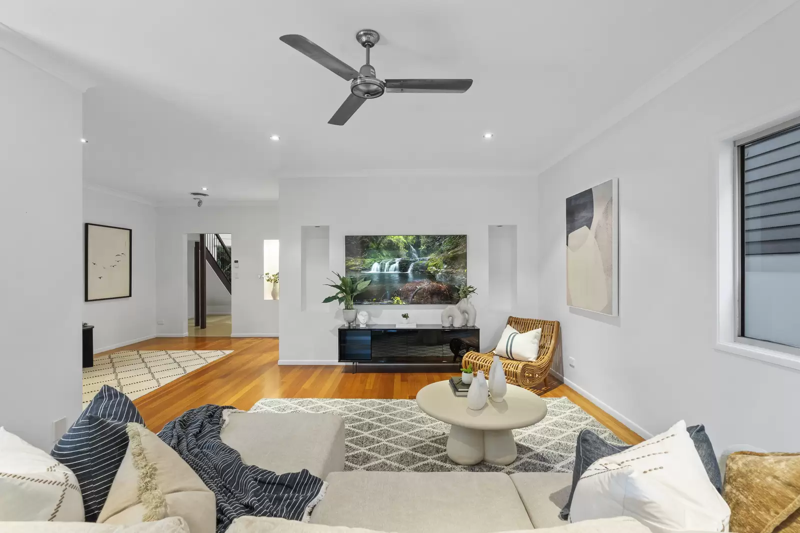 25 Burnham Road, Bardon Sold by  - image 1