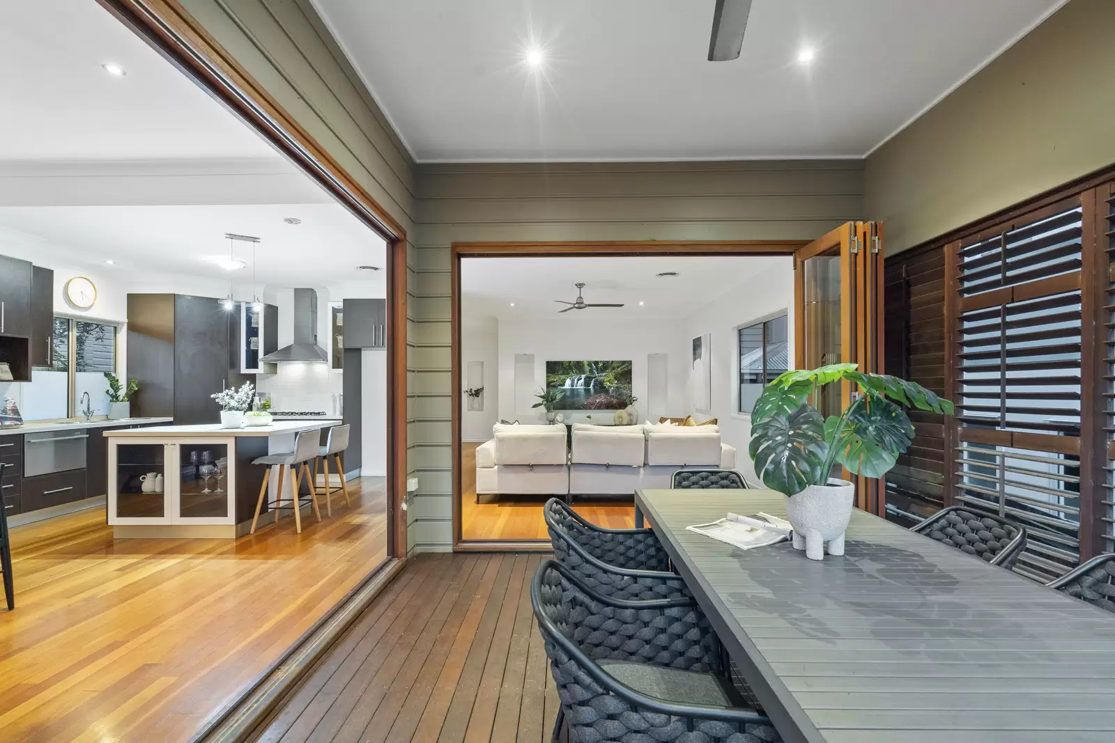25 Burnham Road, Bardon Sold by  - image 1