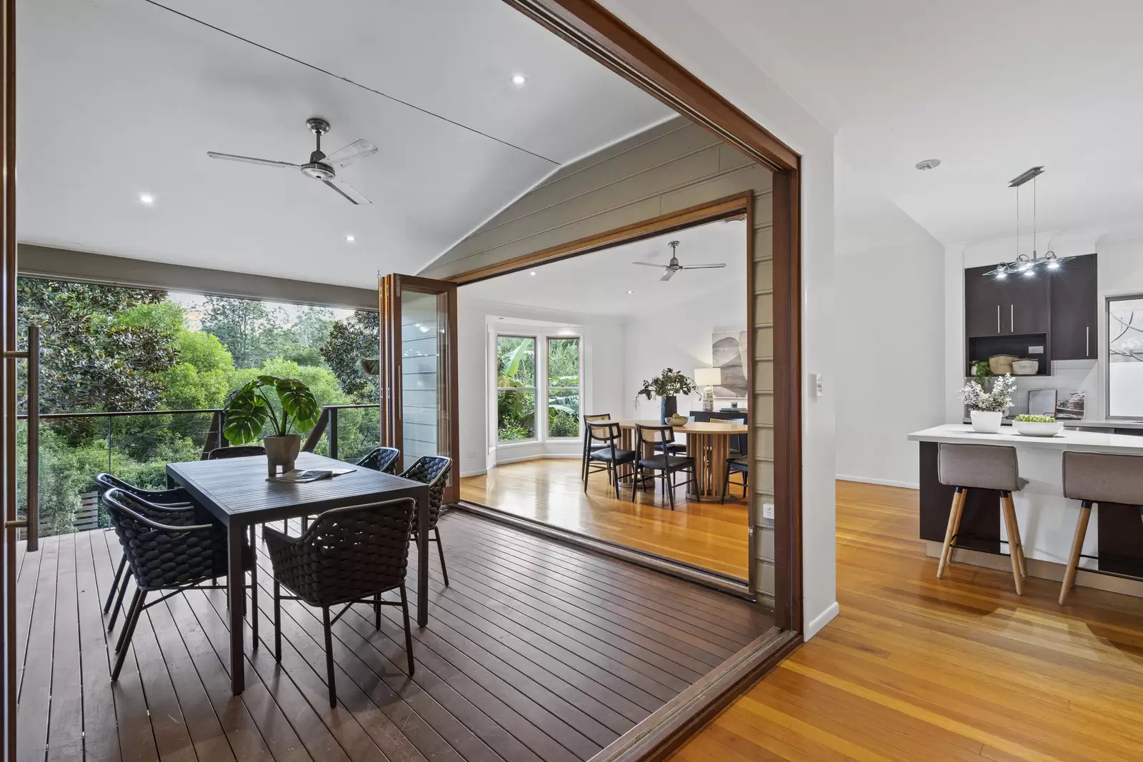 25 Burnham Road, Bardon Sold by  - image 1