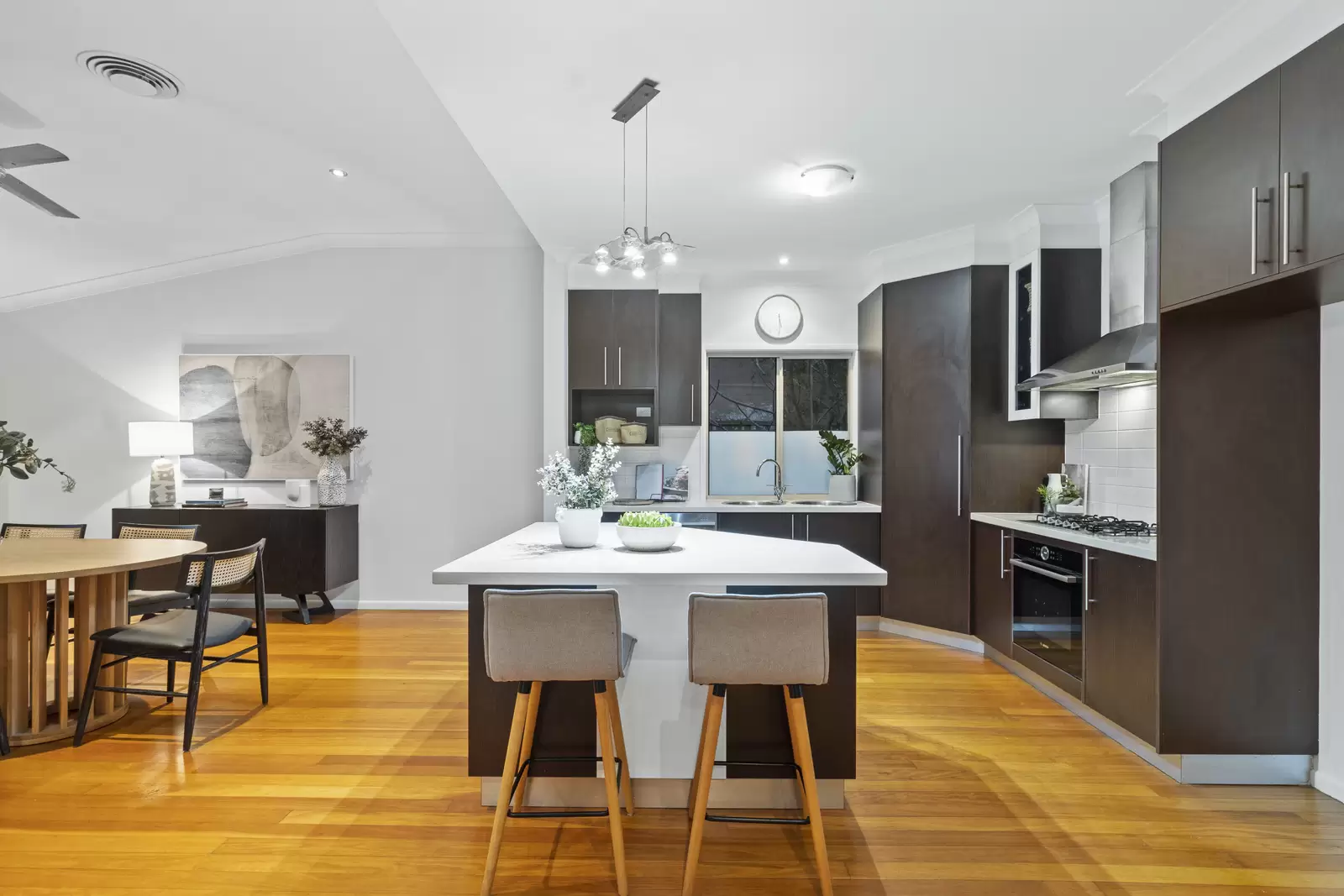25 Burnham Road, Bardon Sold by  - image 1