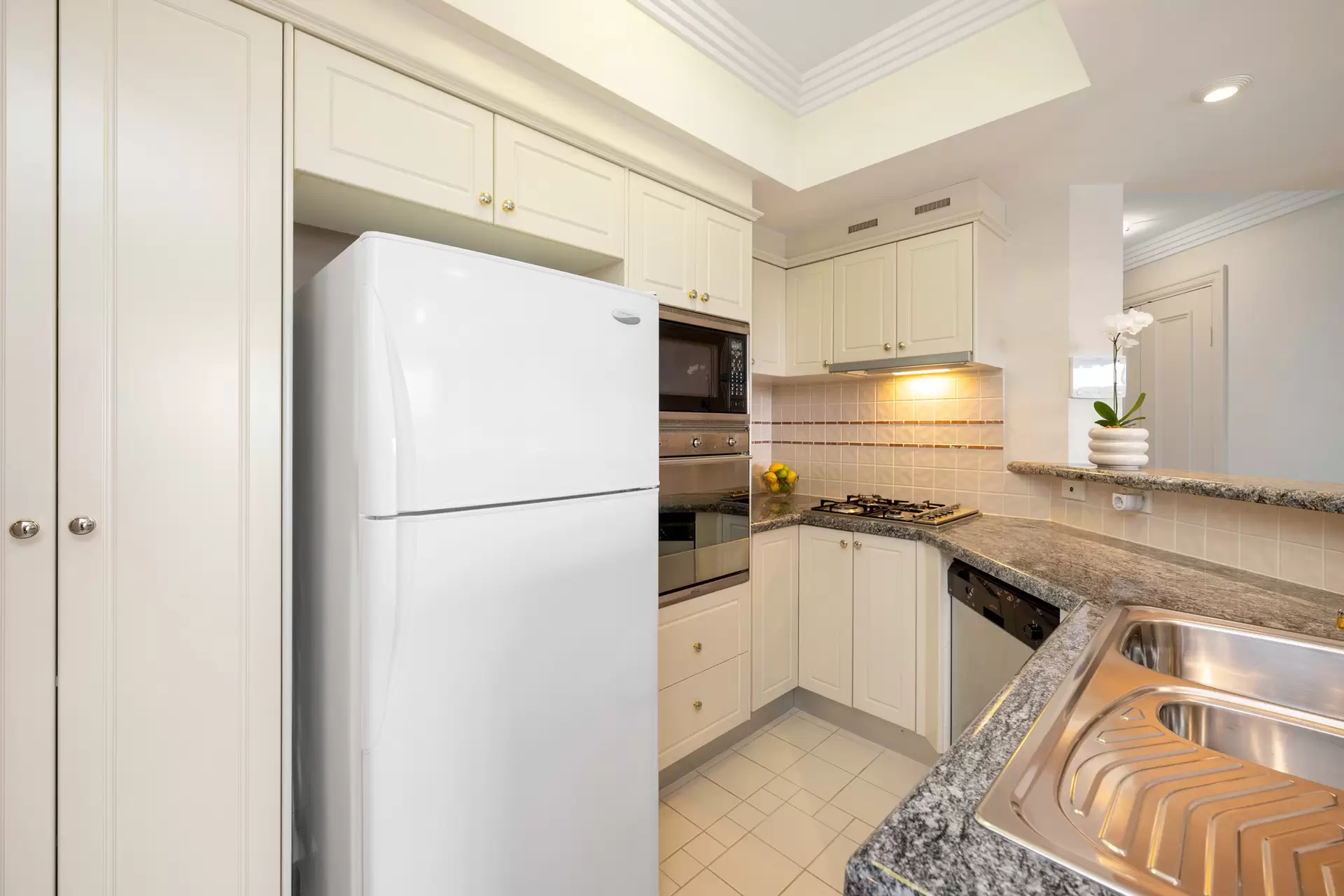 45/32 Macrossan Street, Brisbane City Sold by  - image 1