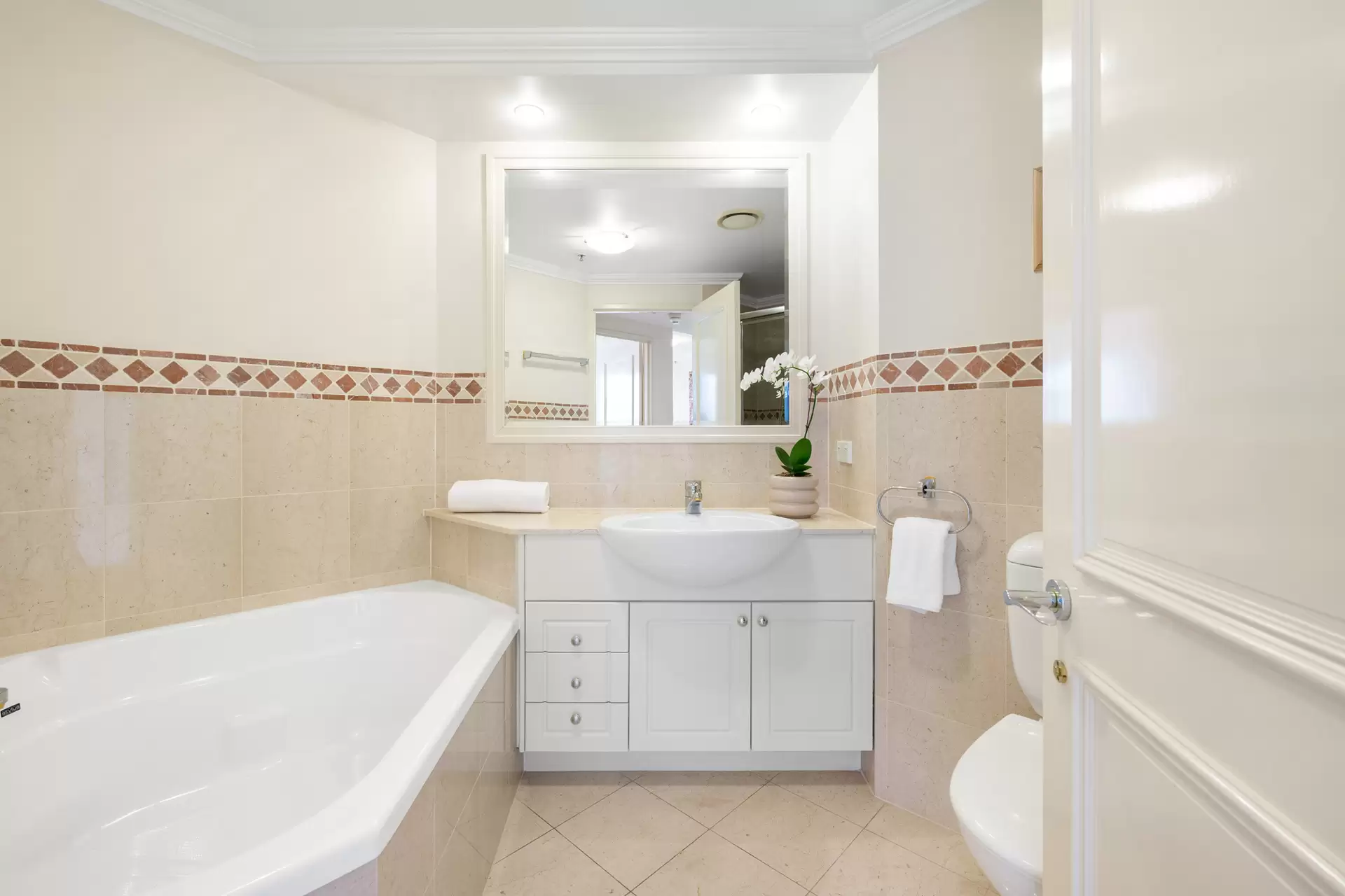 45/32 Macrossan Street, Brisbane City Sold by Queensland Sotheby's International Realty - image 1