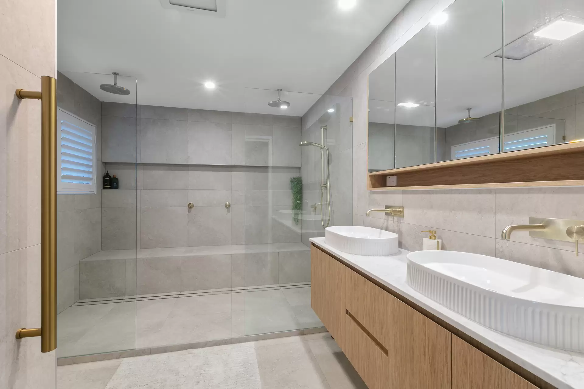 17 Stirling Castle Court, Pelican Waters Sold by Queensland Sotheby's International Realty - image 1