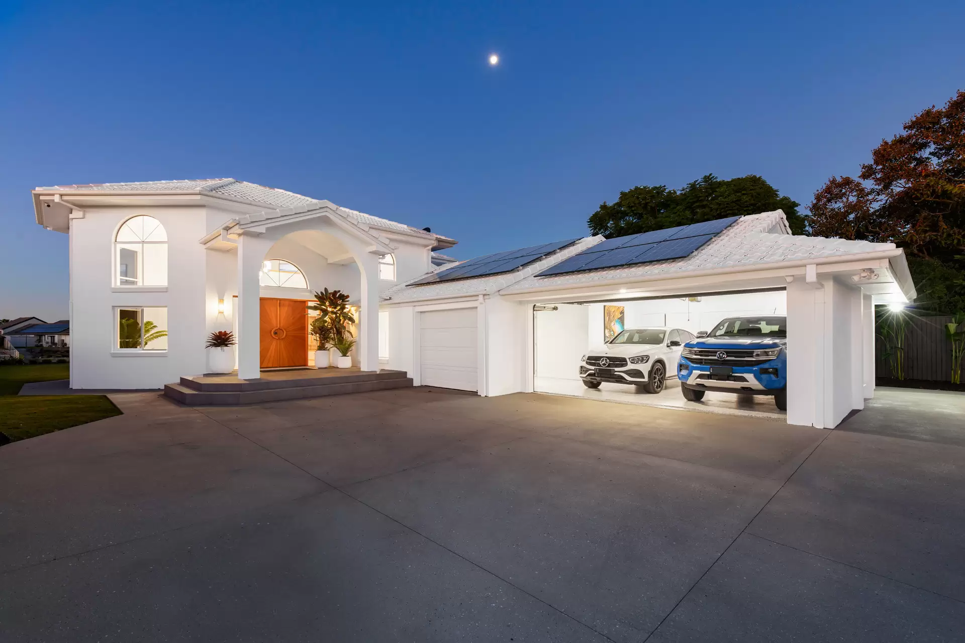 17 Stirling Castle Court, Pelican Waters Sold by Queensland Sotheby's International Realty - image 1