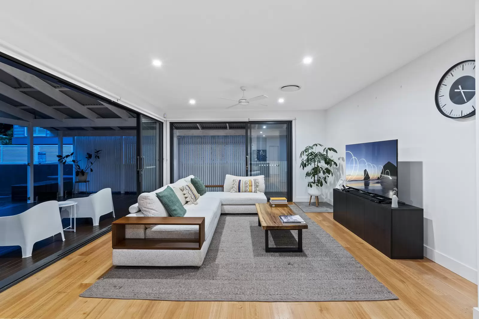 89 Gerler Street, Bardon Sold by  - image 1
