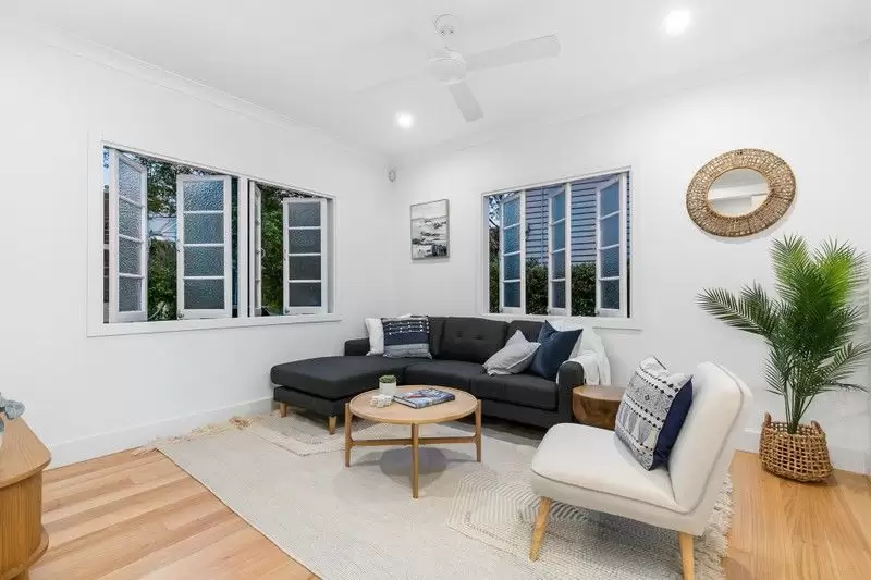 89 Gerler Street, Bardon Sold by  - image 1