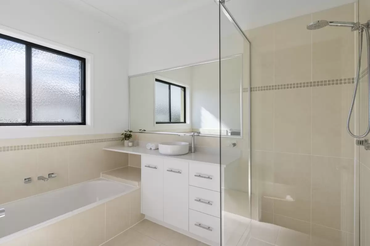 17 Calmwater Crescent, Helensvale Sold by  - image 1