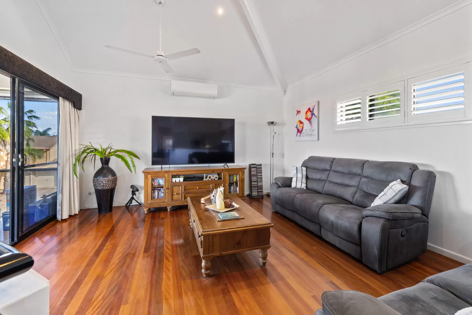 14 Lookout Court, Victoria Point Sold by Queensland Sotheby's International Realty - image 1