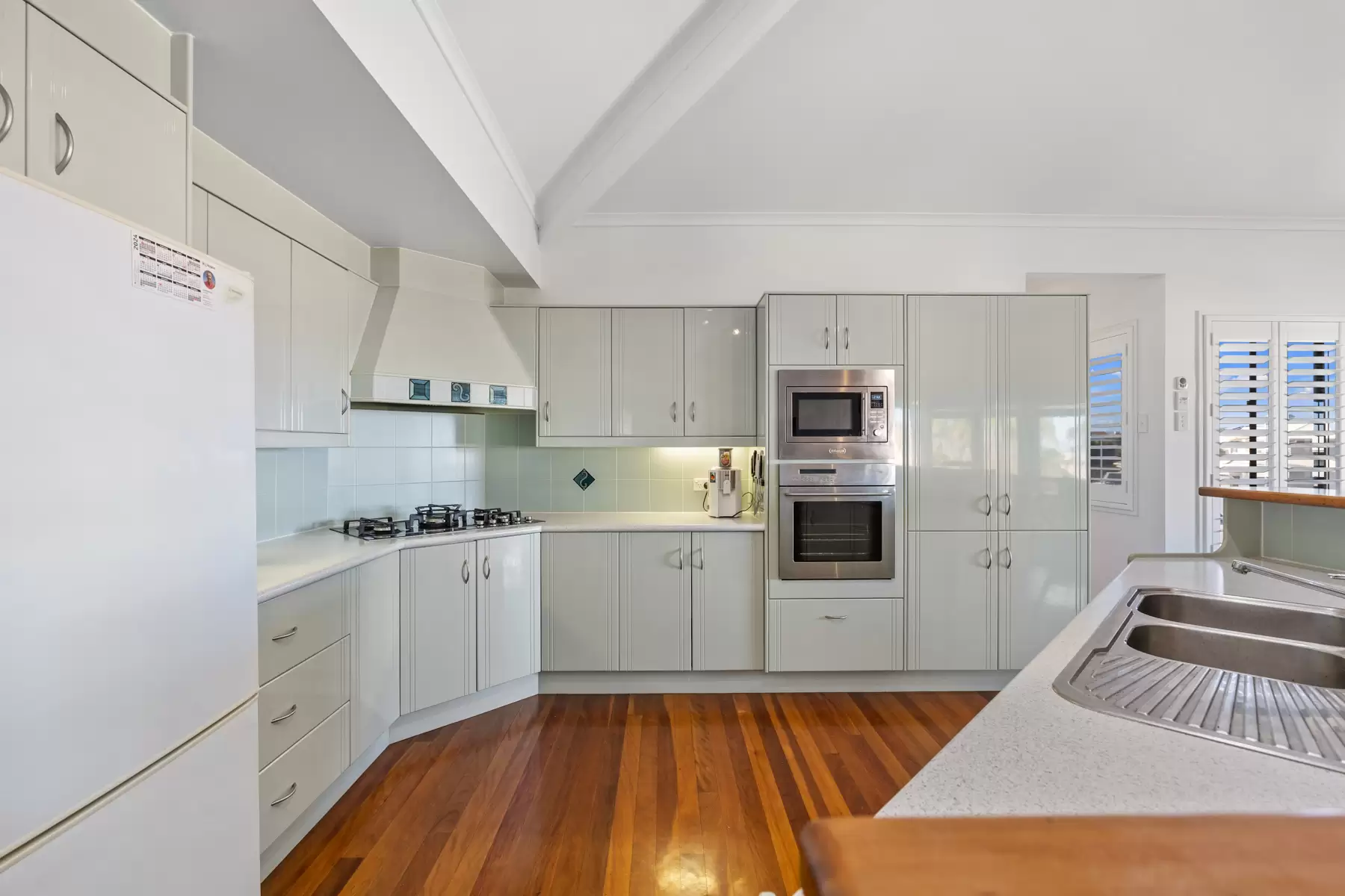 14 Lookout Court, Victoria Point Sold by Queensland Sotheby's International Realty - image 1
