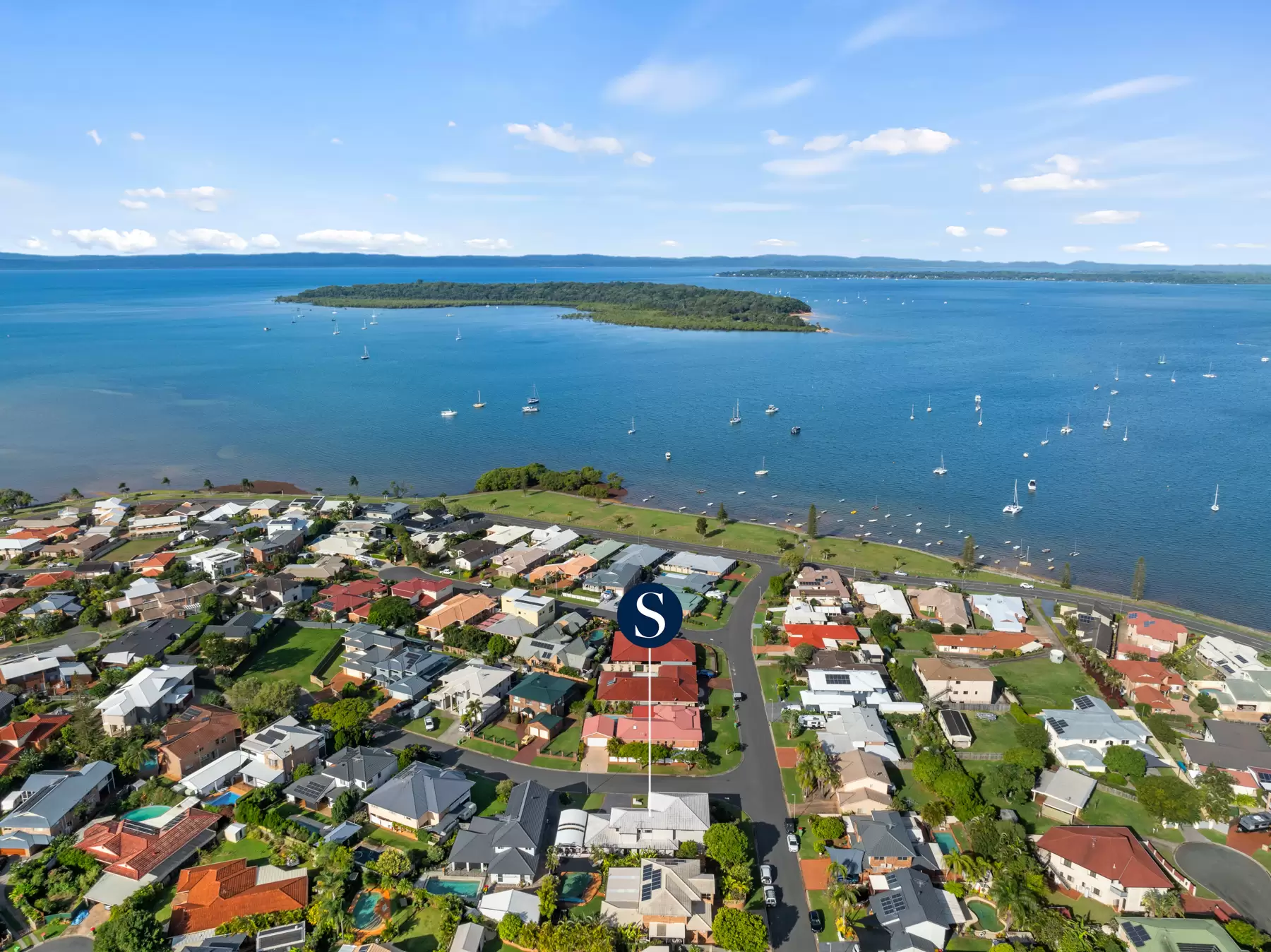 14 Lookout Court, Victoria Point Sold by Queensland Sotheby's International Realty - image 1