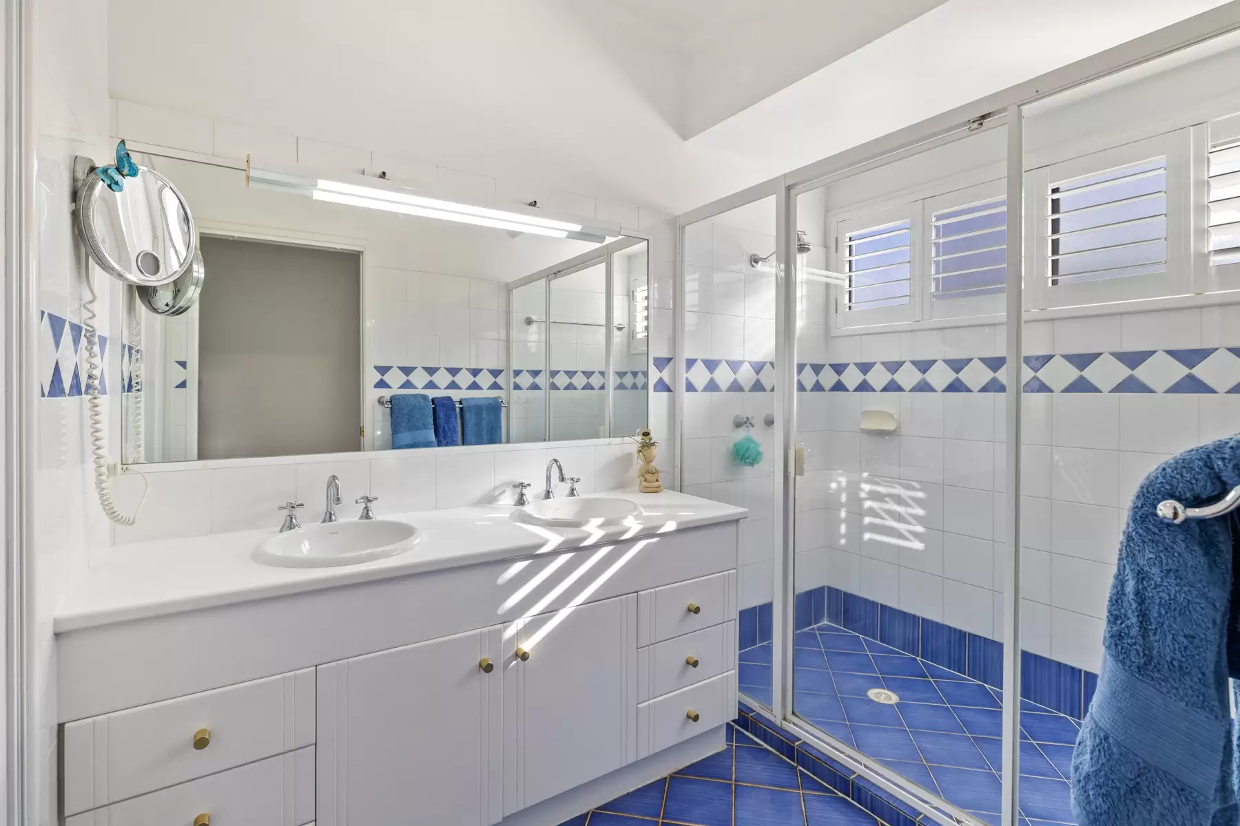 14 Lookout Court, Victoria Point Sold by Queensland Sotheby's International Realty - image 1