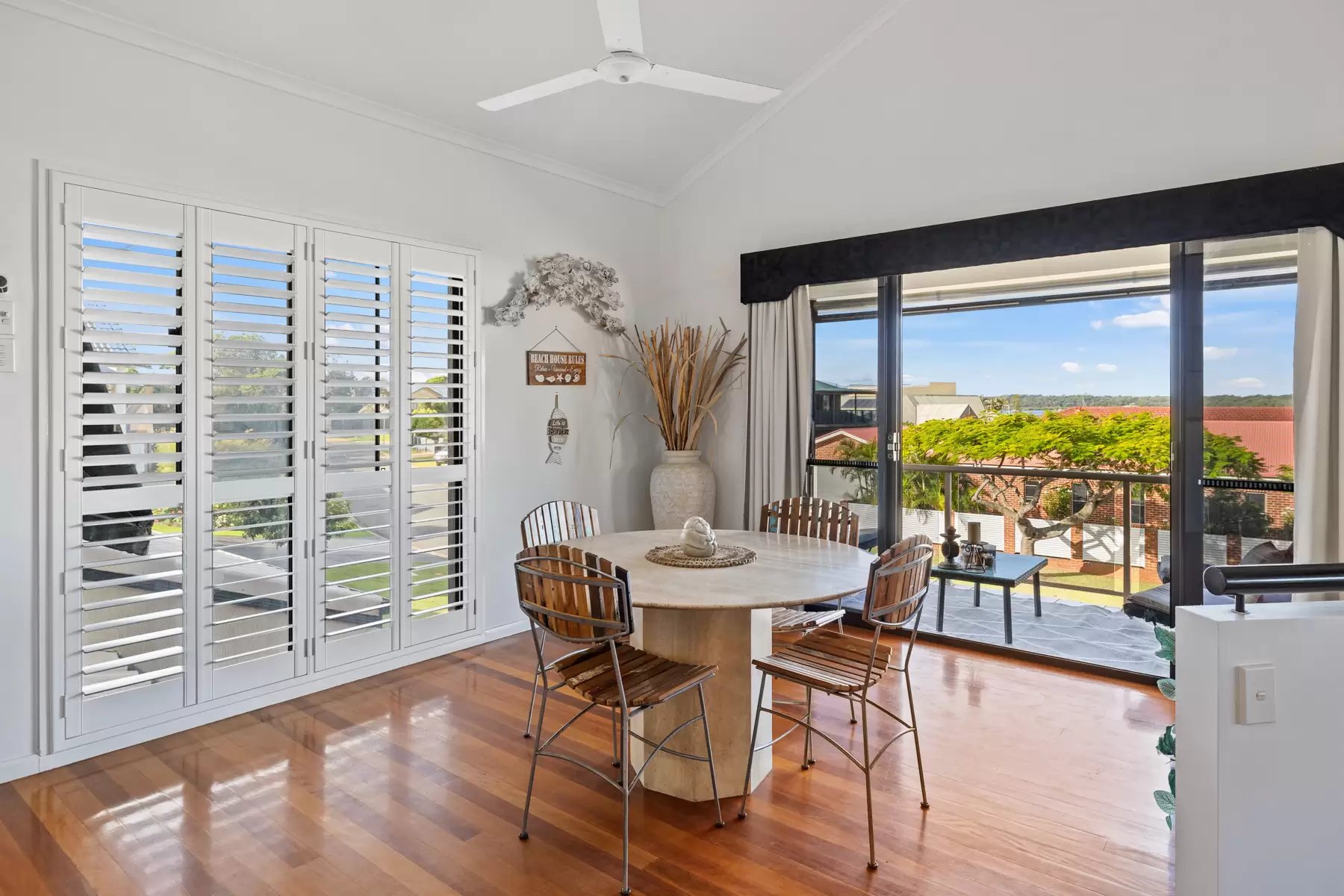 14 Lookout Court, Victoria Point Sold by Queensland Sotheby's International Realty - image 1