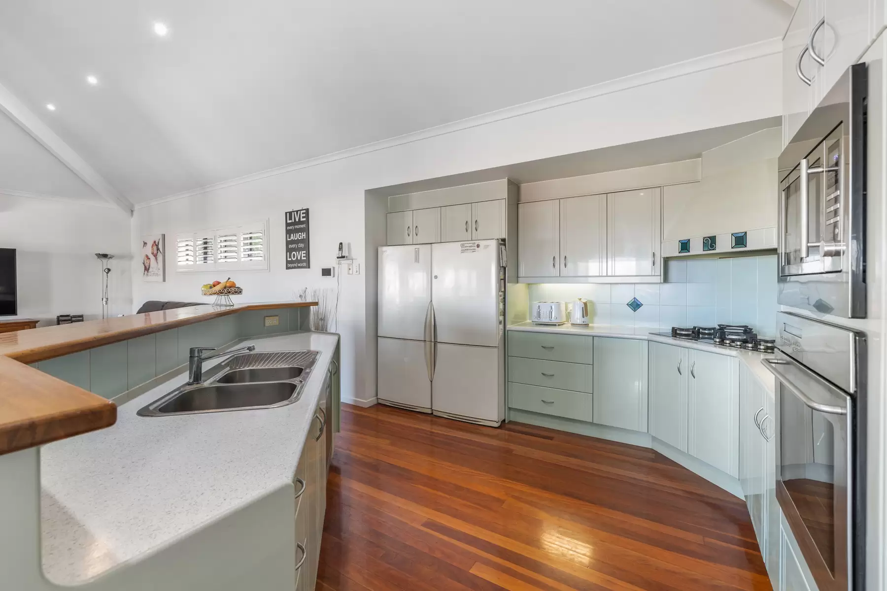 14 Lookout Court, Victoria Point Sold by Queensland Sotheby's International Realty - image 1