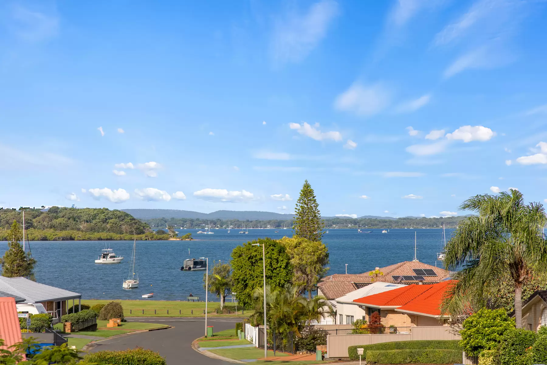 14 Lookout Court, Victoria Point Sold by  - image 1