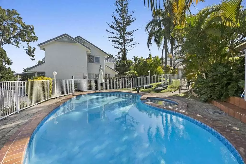 8/28 Chester Terrace, Southport Sold by Queensland Sotheby's International Realty - image 1