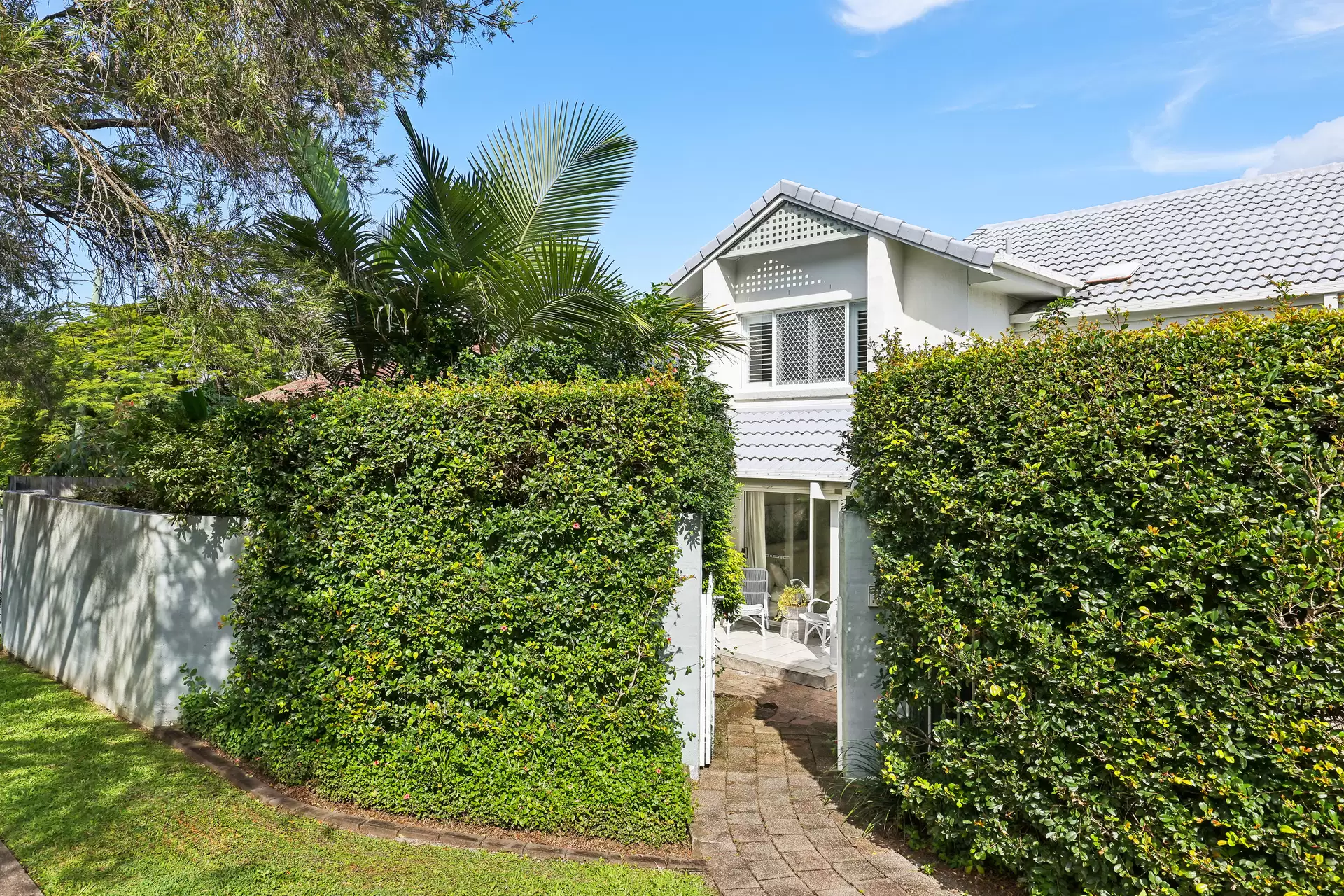 8/28 Chester Terrace, Southport Sold by Queensland Sotheby's International Realty - image 1