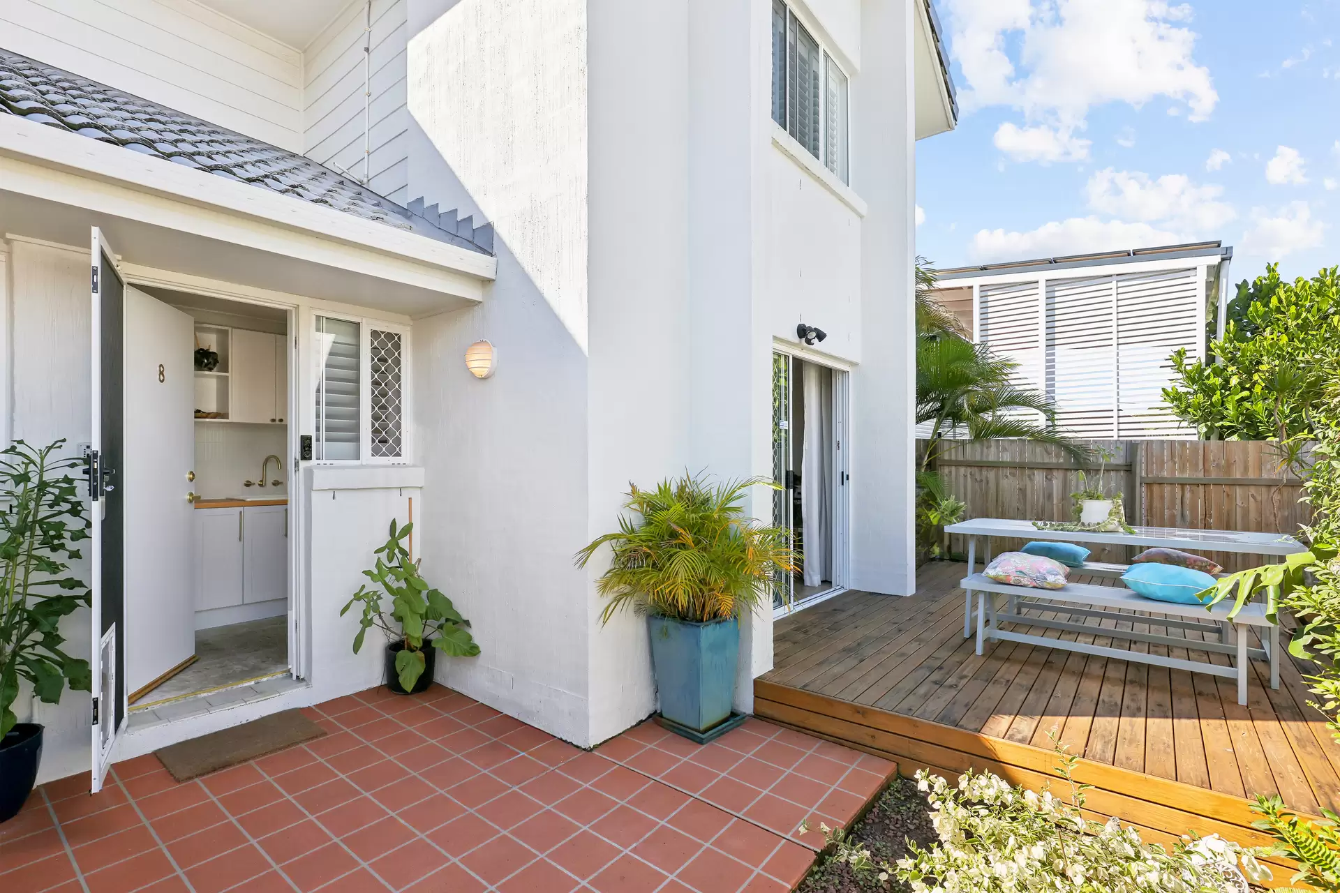 8/28 Chester Terrace, Southport Sold by Queensland Sotheby's International Realty - image 1