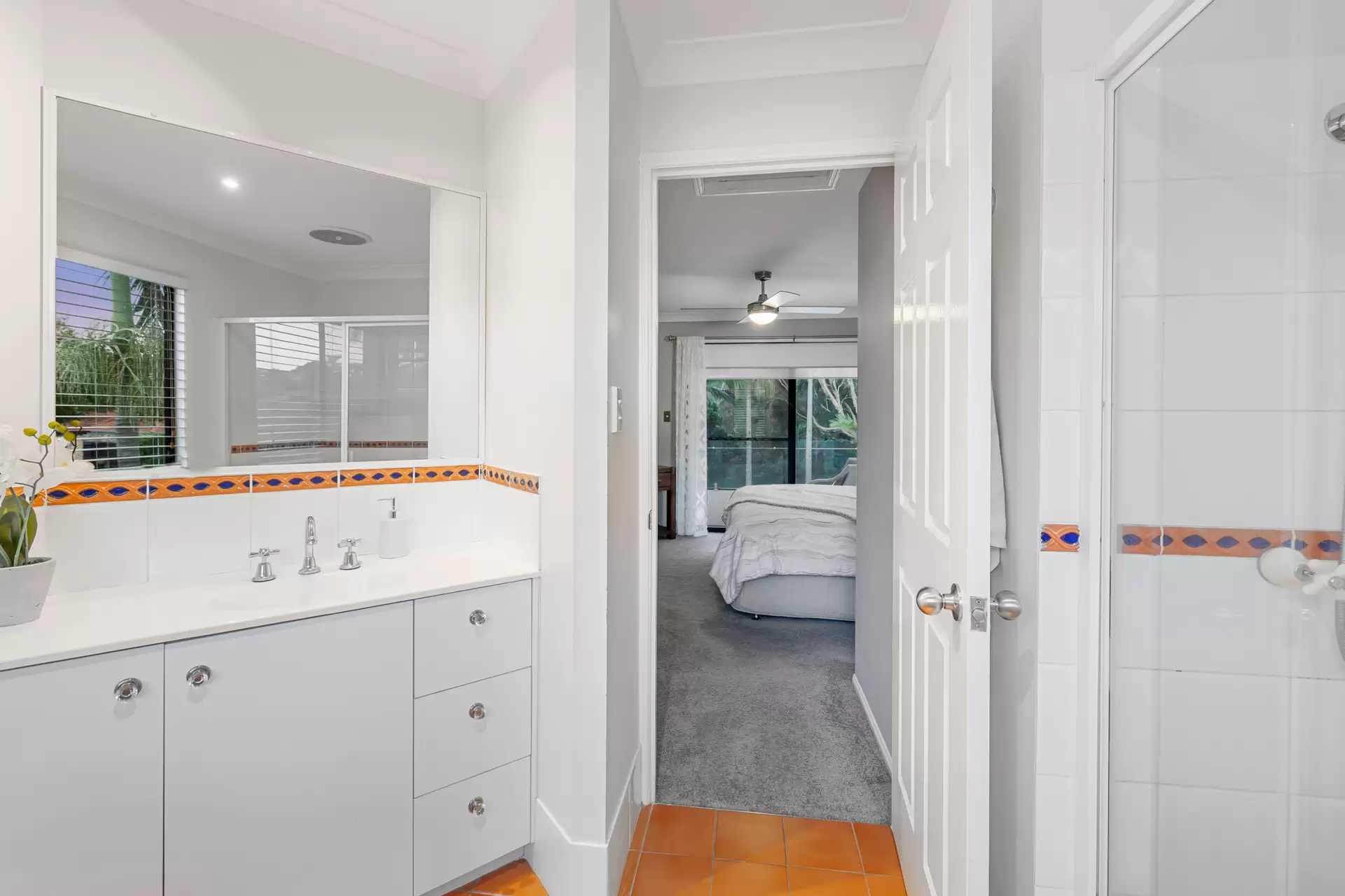 47 The Boulevard, Redland Bay Sold by Queensland Sotheby's International Realty - image 1