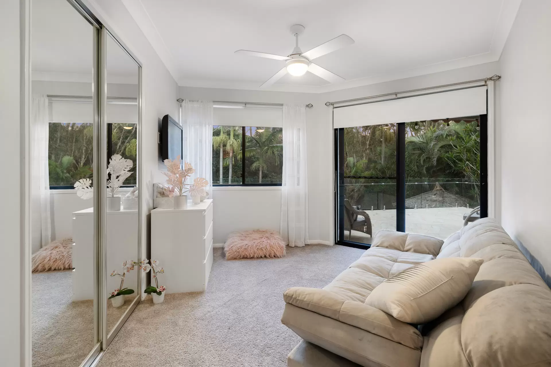 47 The Boulevard, Redland Bay Sold by Queensland Sotheby's International Realty - image 1