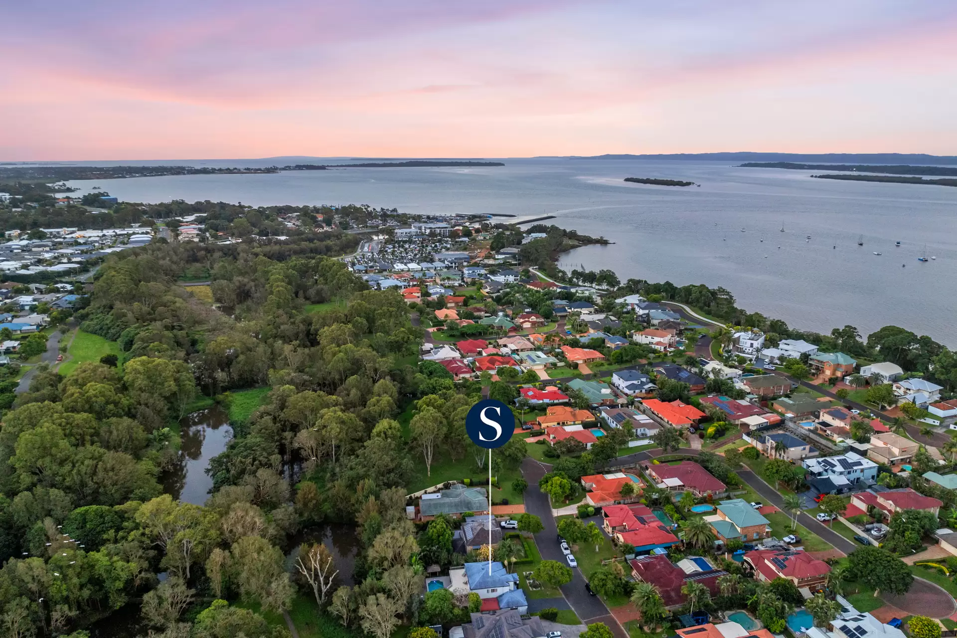 47 The Boulevard, Redland Bay Sold by Queensland Sotheby's International Realty - image 1