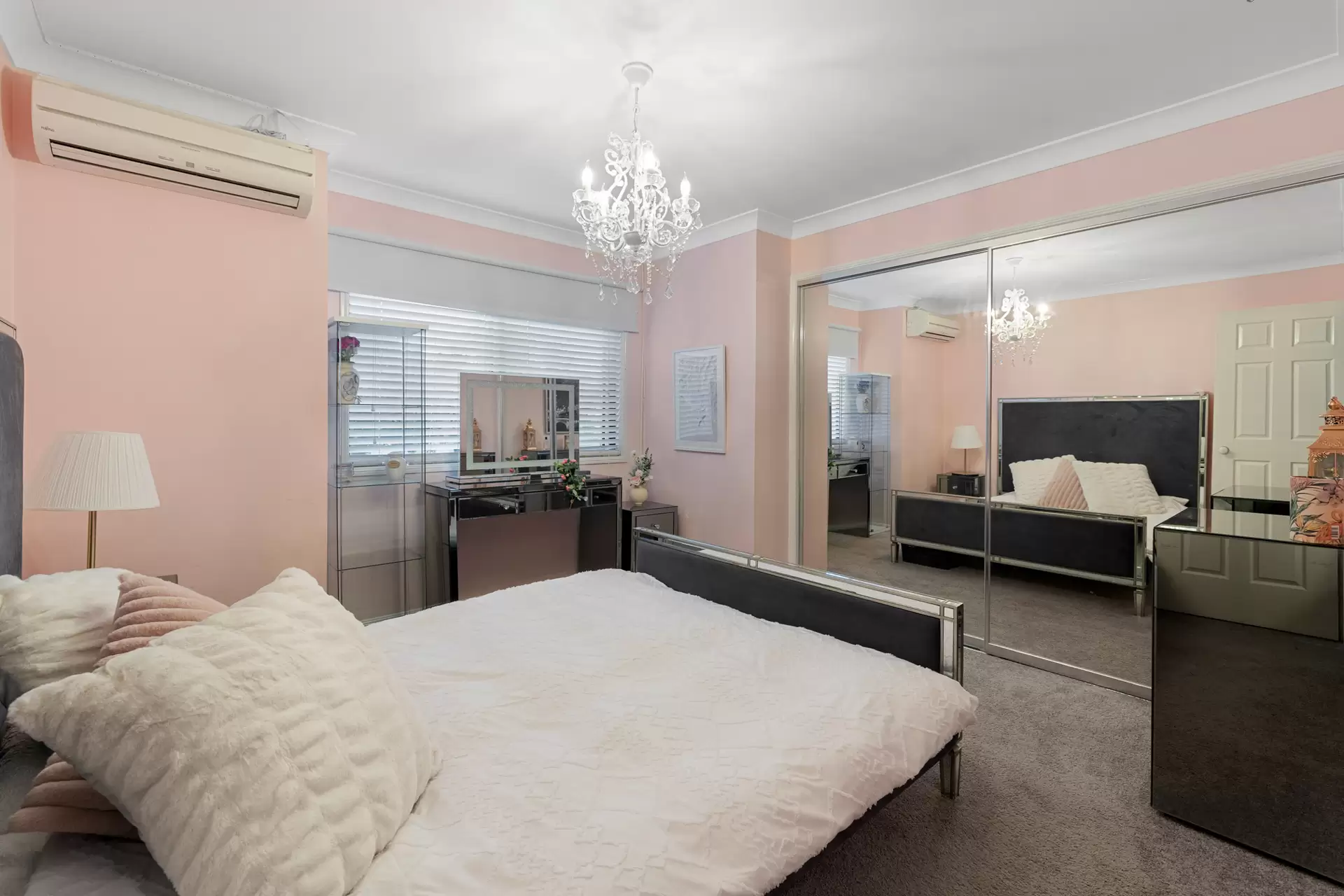 47 The Boulevard, Redland Bay Sold by Queensland Sotheby's International Realty - image 1