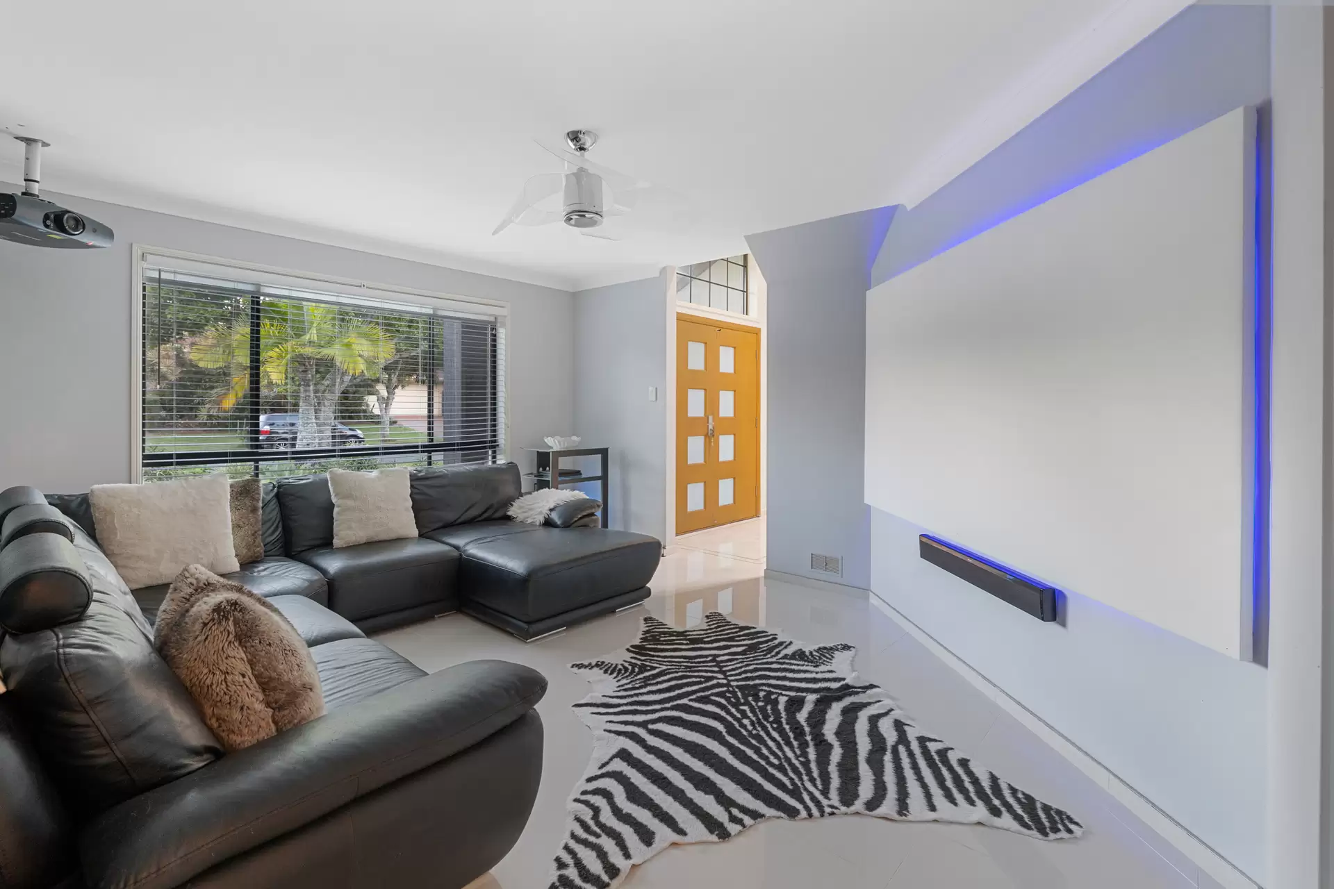 47 The Boulevard, Redland Bay Sold by Queensland Sotheby's International Realty - image 1