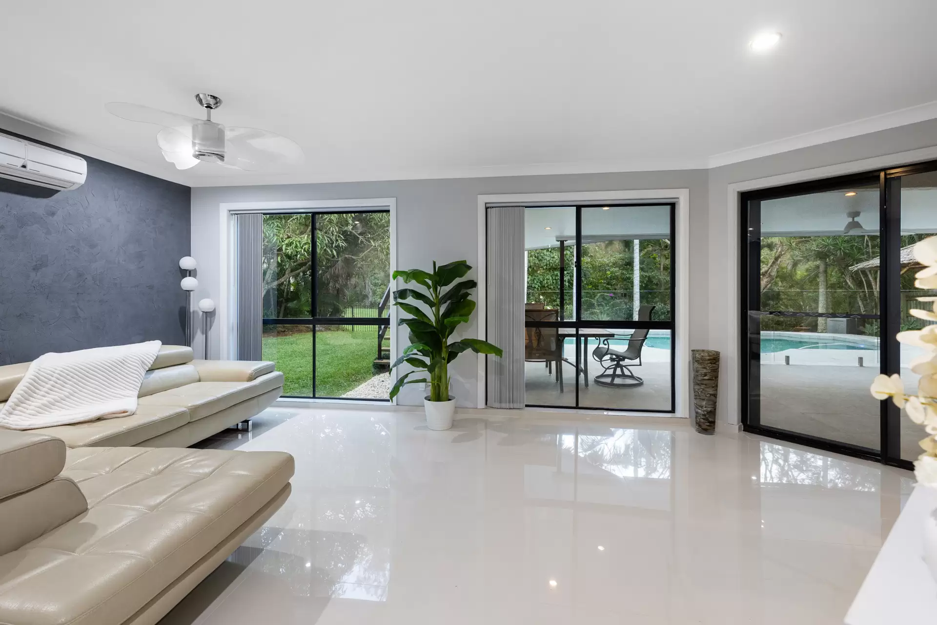 47 The Boulevard, Redland Bay Sold by Queensland Sotheby's International Realty - image 1