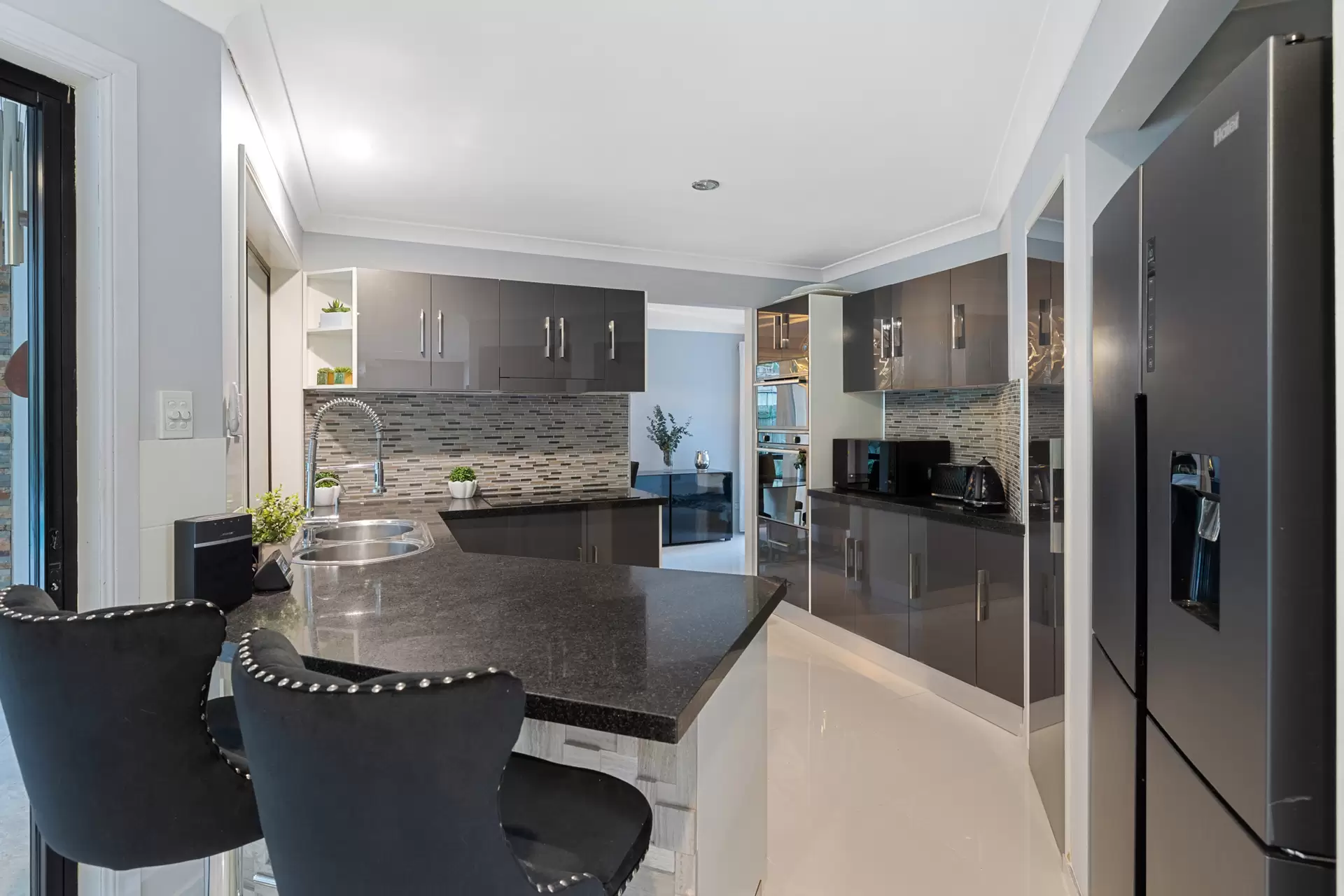 47 The Boulevard, Redland Bay Sold by Queensland Sotheby's International Realty - image 1