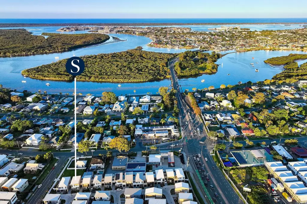 19/191 Marina Quays Boulevard, Hope Island Sold by 