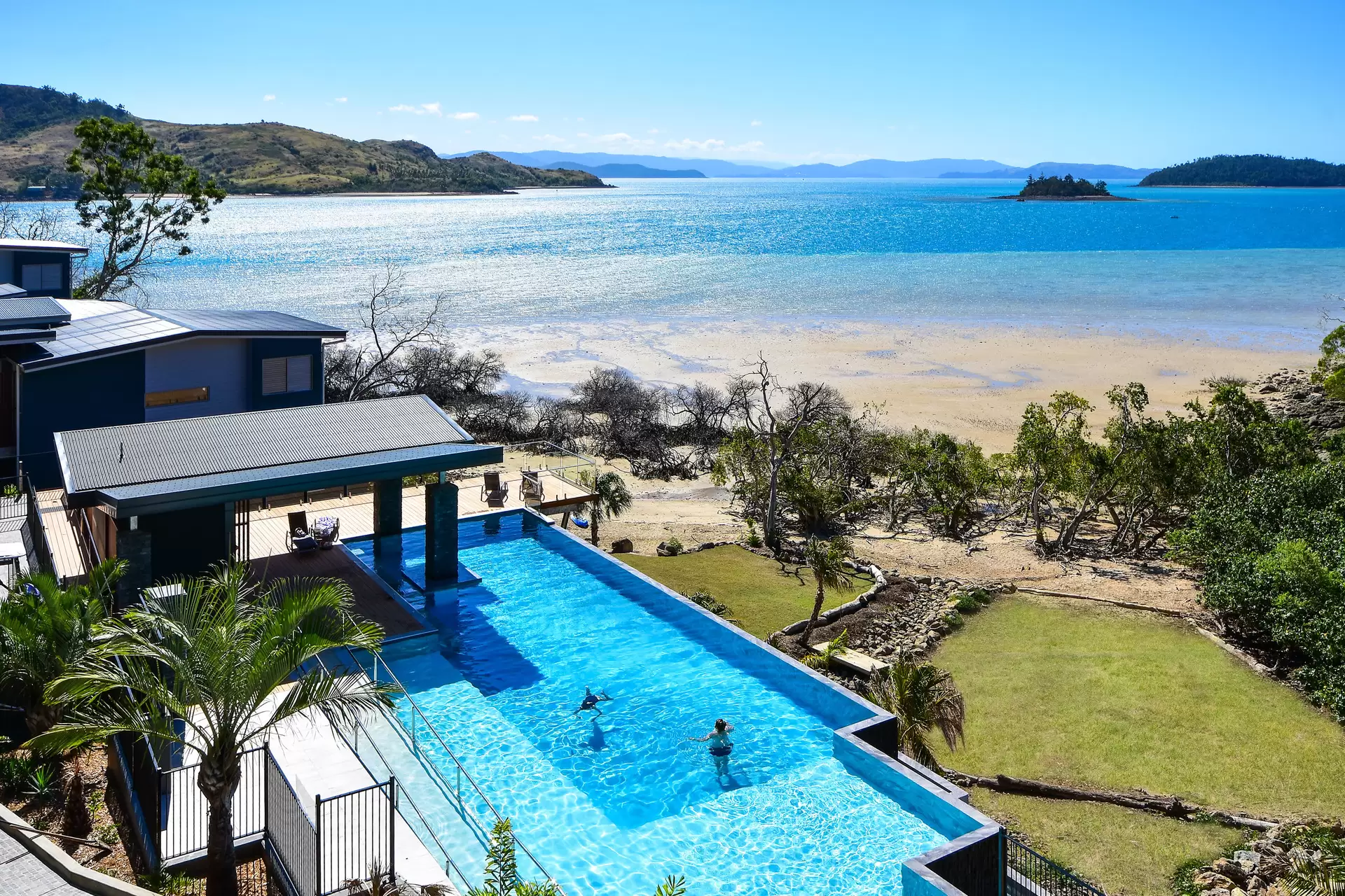 8/6 Acacia Drive, Hamilton Island Sold by  - image 1