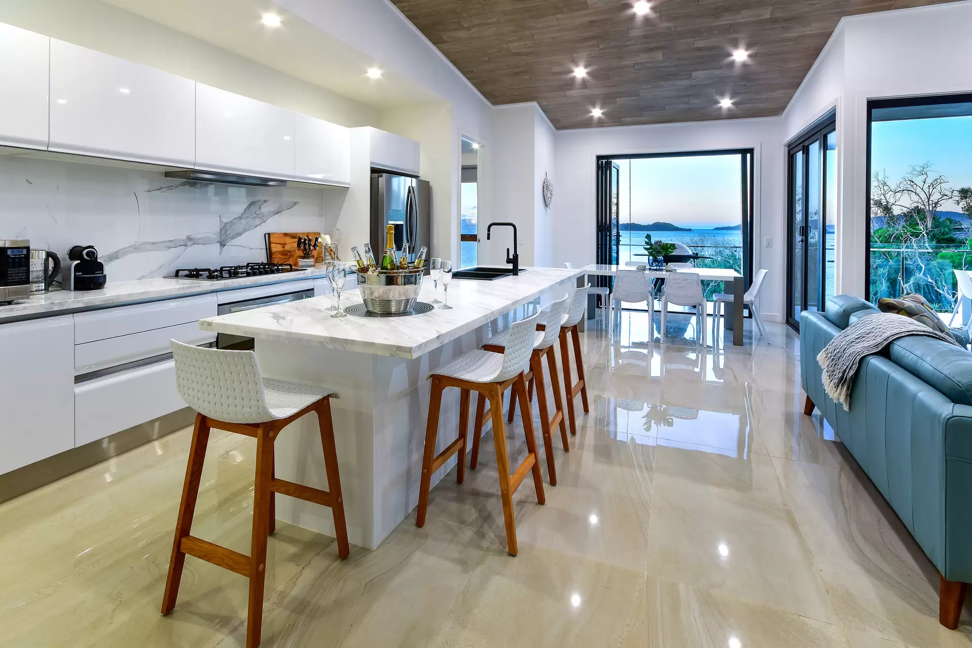 8/6 Acacia Drive, Hamilton Island Sold by Queensland Sotheby's International Realty - image 1