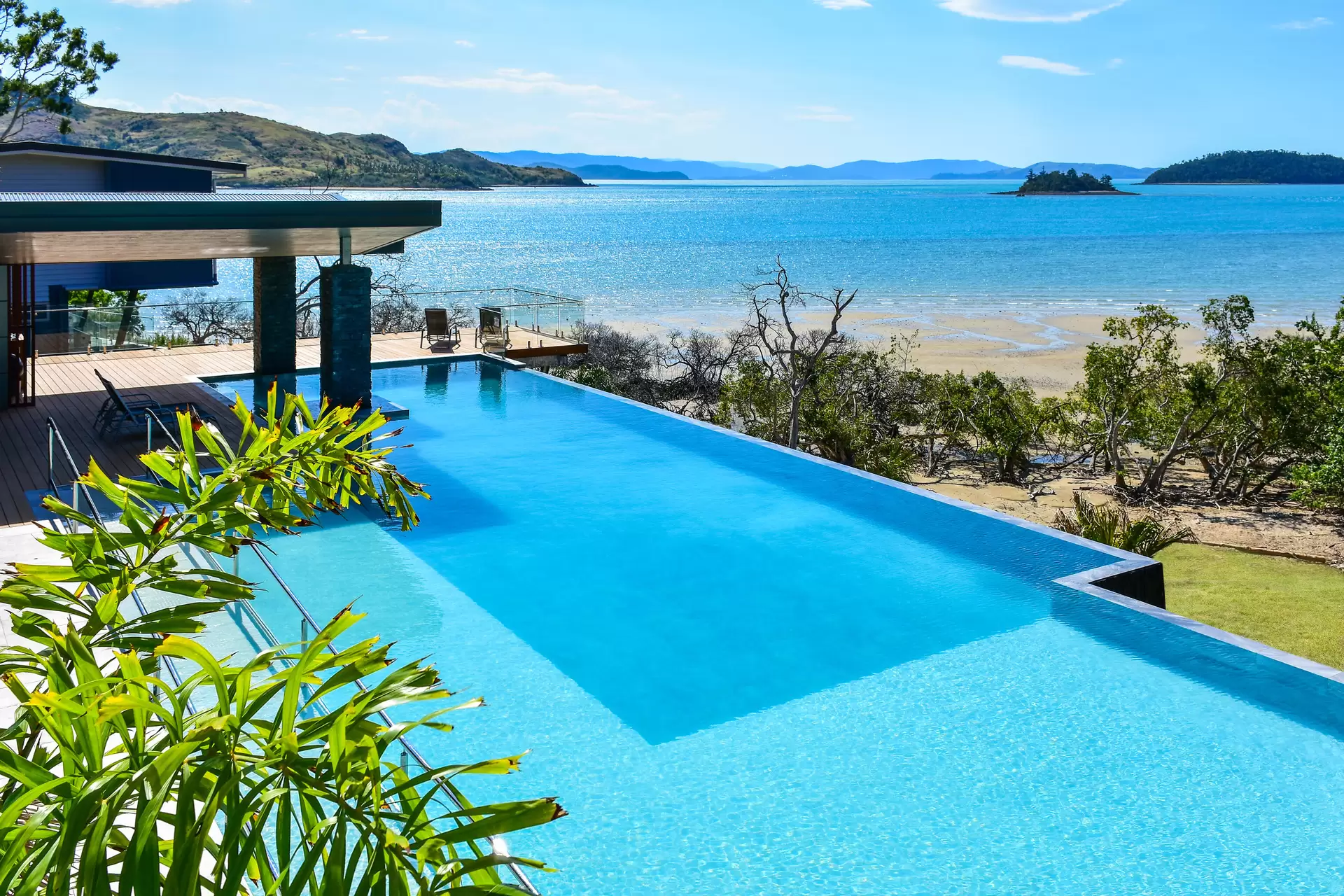 8/6 Acacia Drive, Hamilton Island Sold by Queensland Sotheby's International Realty - image 1