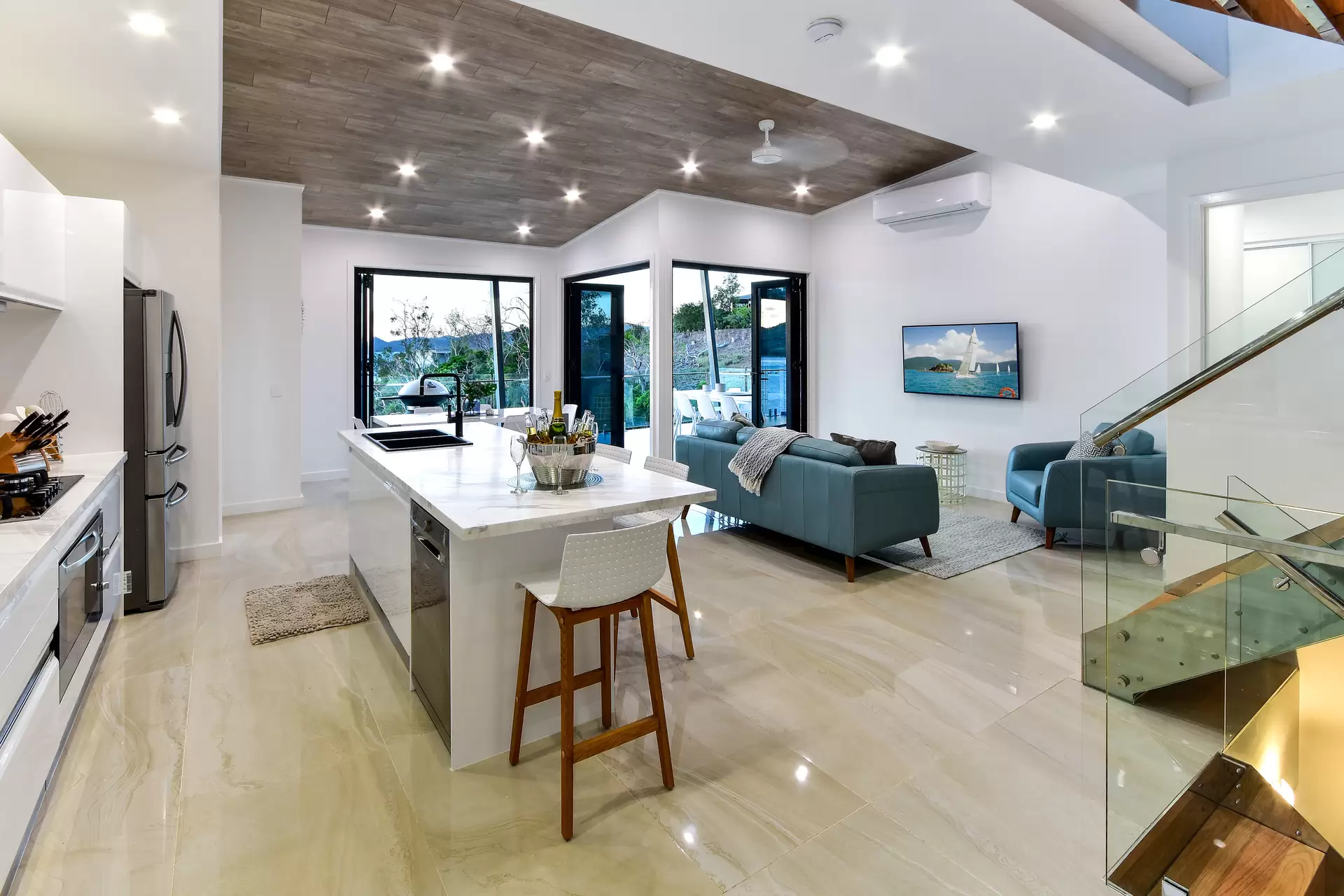 8/6 Acacia Drive, Hamilton Island Sold by Queensland Sotheby's International Realty - image 1