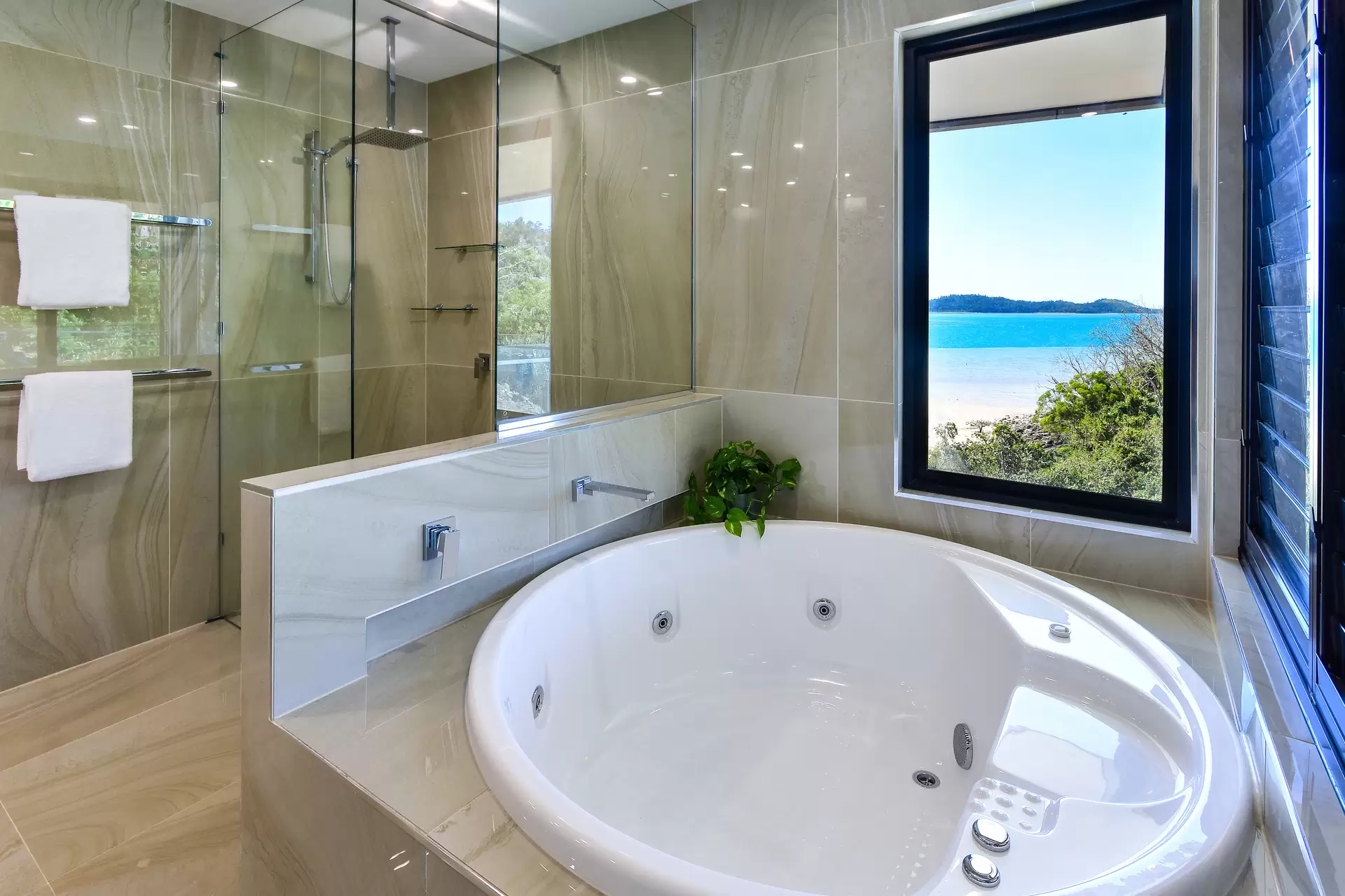 8/6 Acacia Drive, Hamilton Island Sold by Queensland Sotheby's International Realty - image 1