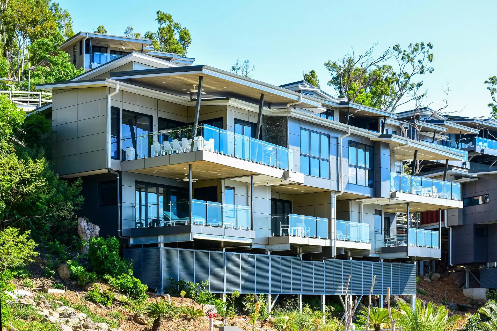 8/6 Acacia Drive, Hamilton Island Sold by Queensland Sotheby's International Realty - image 1