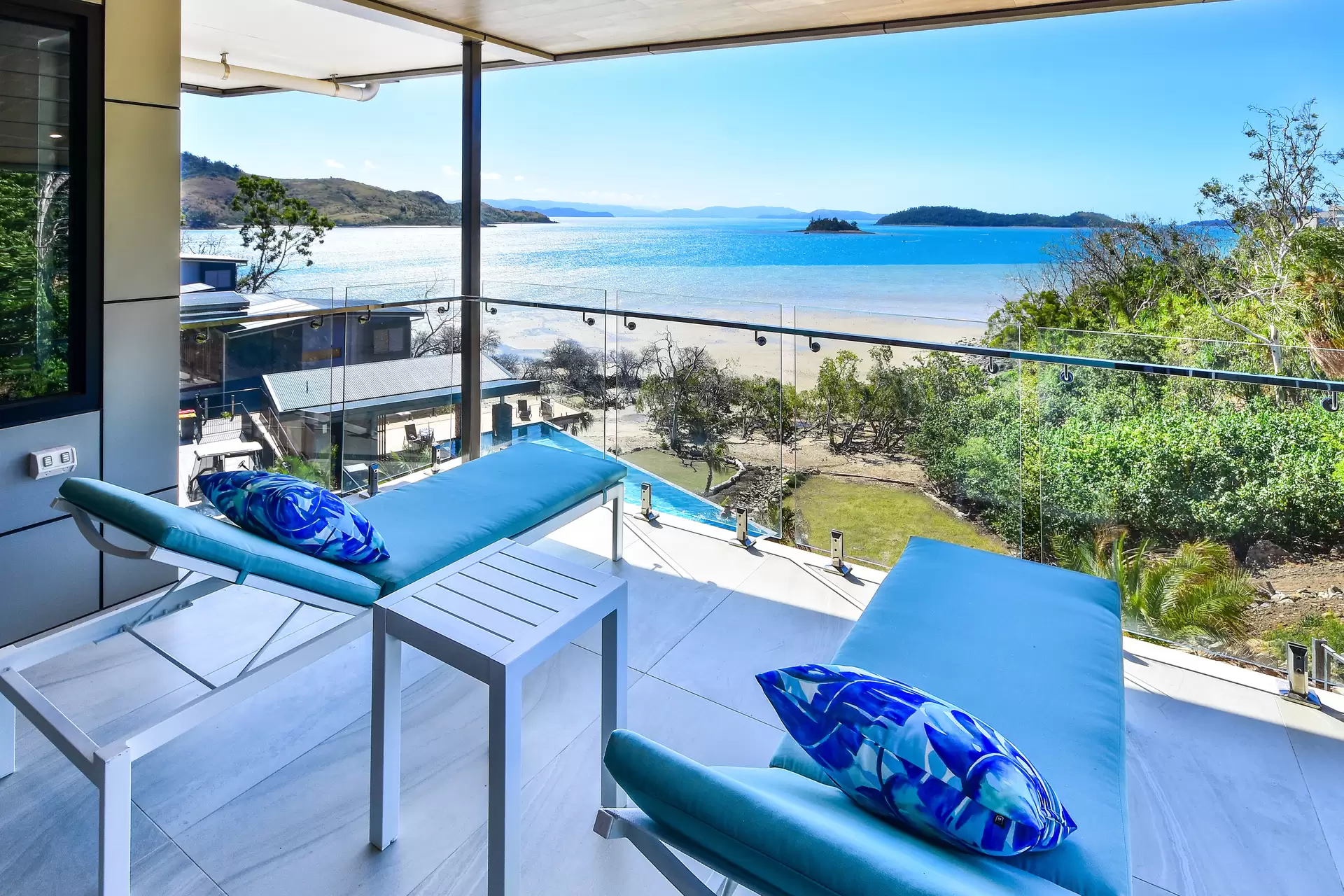8/6 Acacia Drive, Hamilton Island Sold by Queensland Sotheby's International Realty - image 1