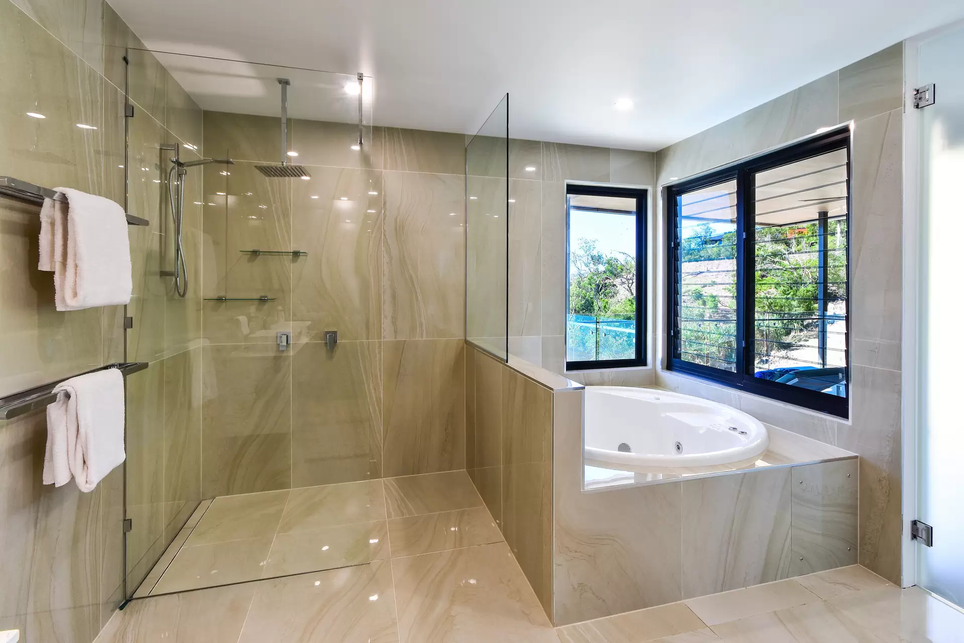 8/6 Acacia Drive, Hamilton Island Sold by Queensland Sotheby's International Realty - image 1