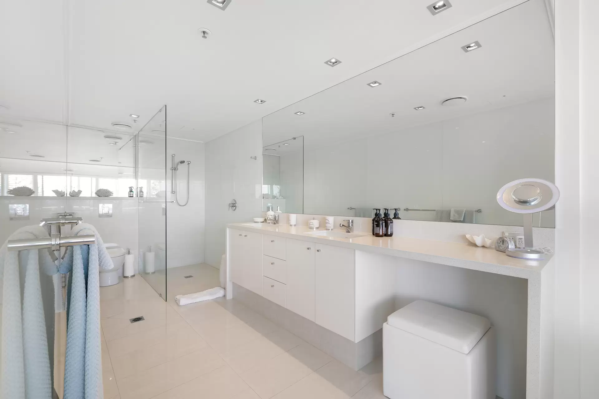 1075/1 Lennie Avenue, Main Beach Sold by Queensland Sotheby's International Realty - image 1