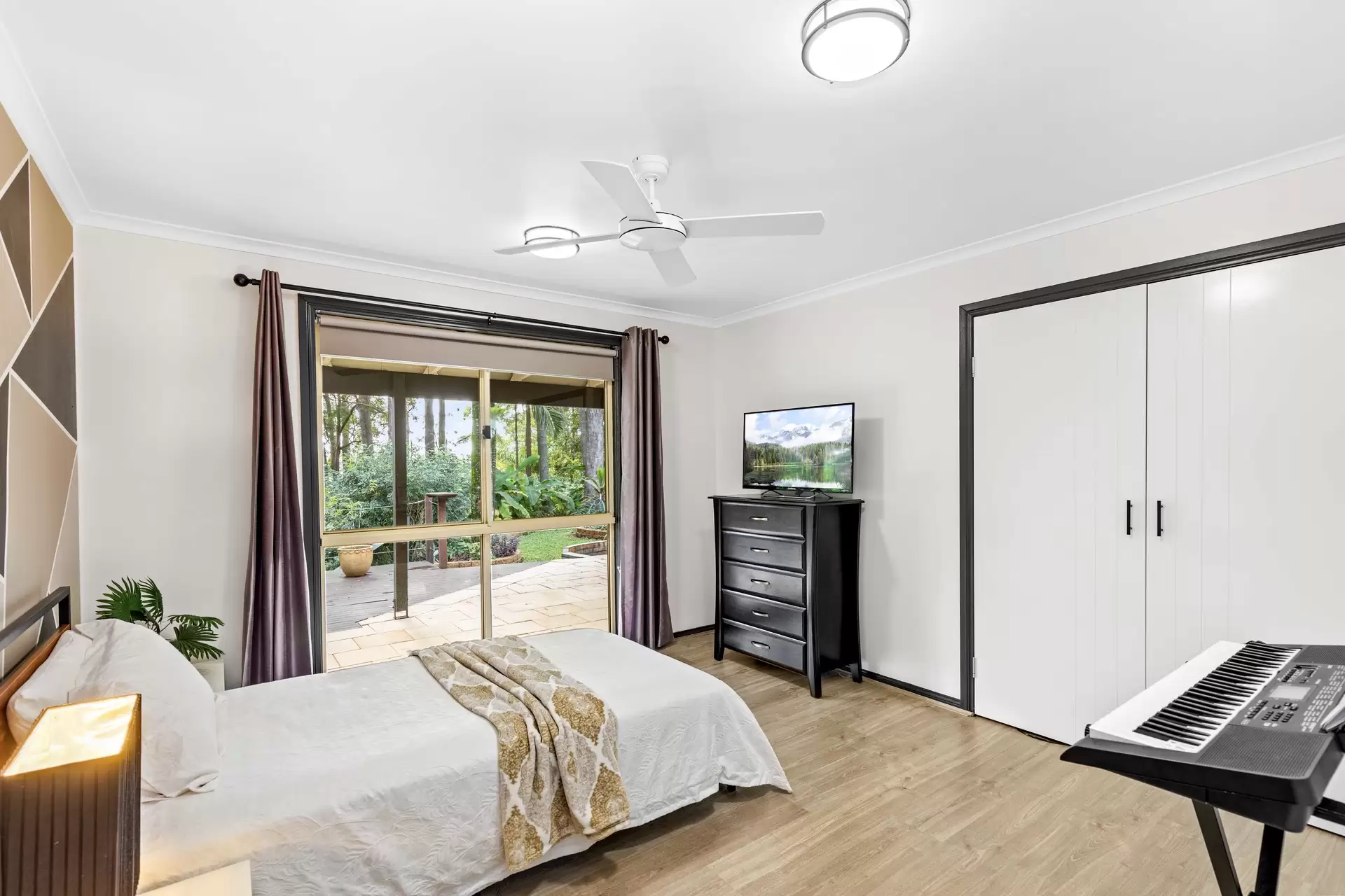 29-35 Seymour Close, Rosemount Sold by Queensland Sotheby's International Realty - image 1