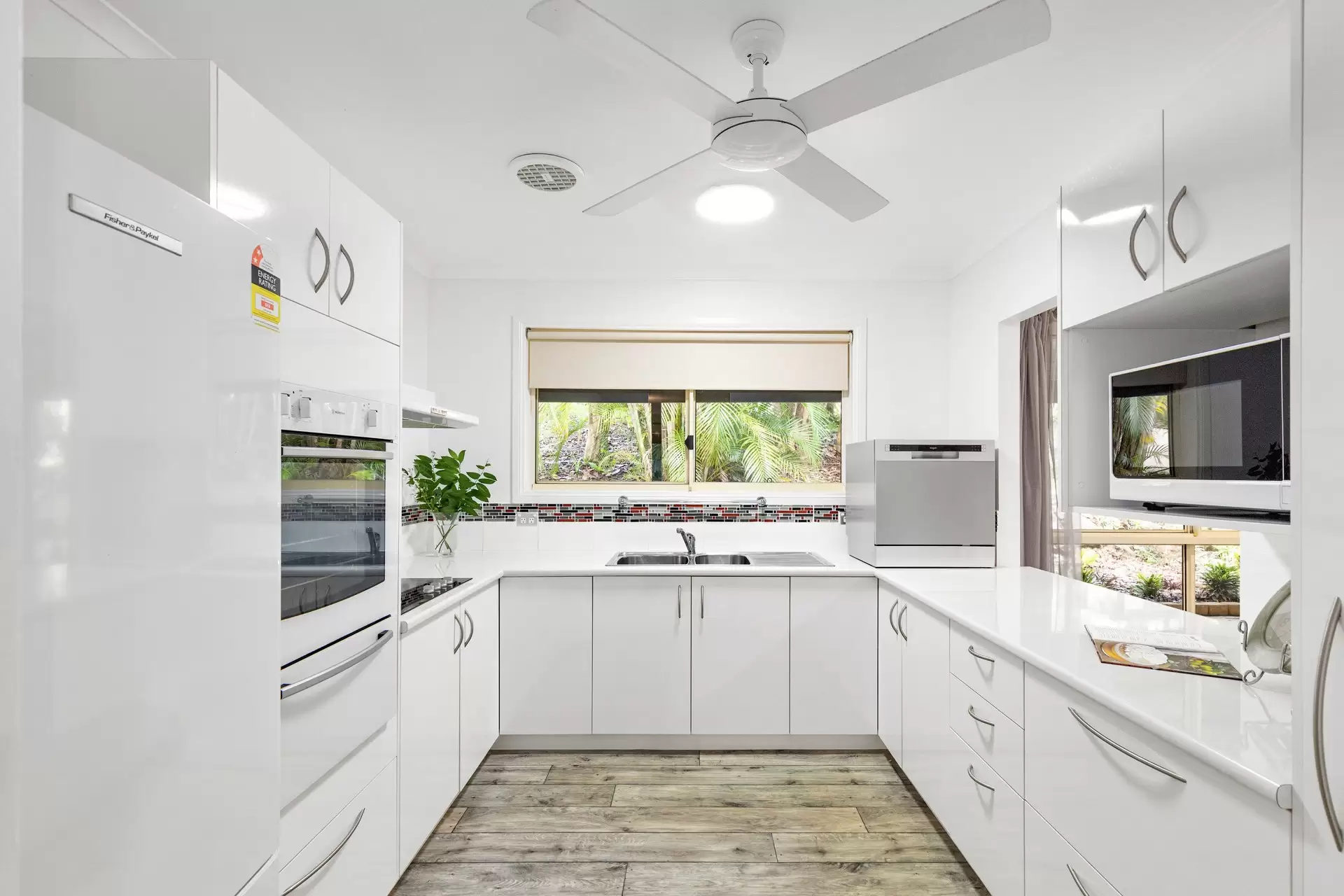 29-35 Seymour Close, Rosemount Sold by Queensland Sotheby's International Realty - image 1