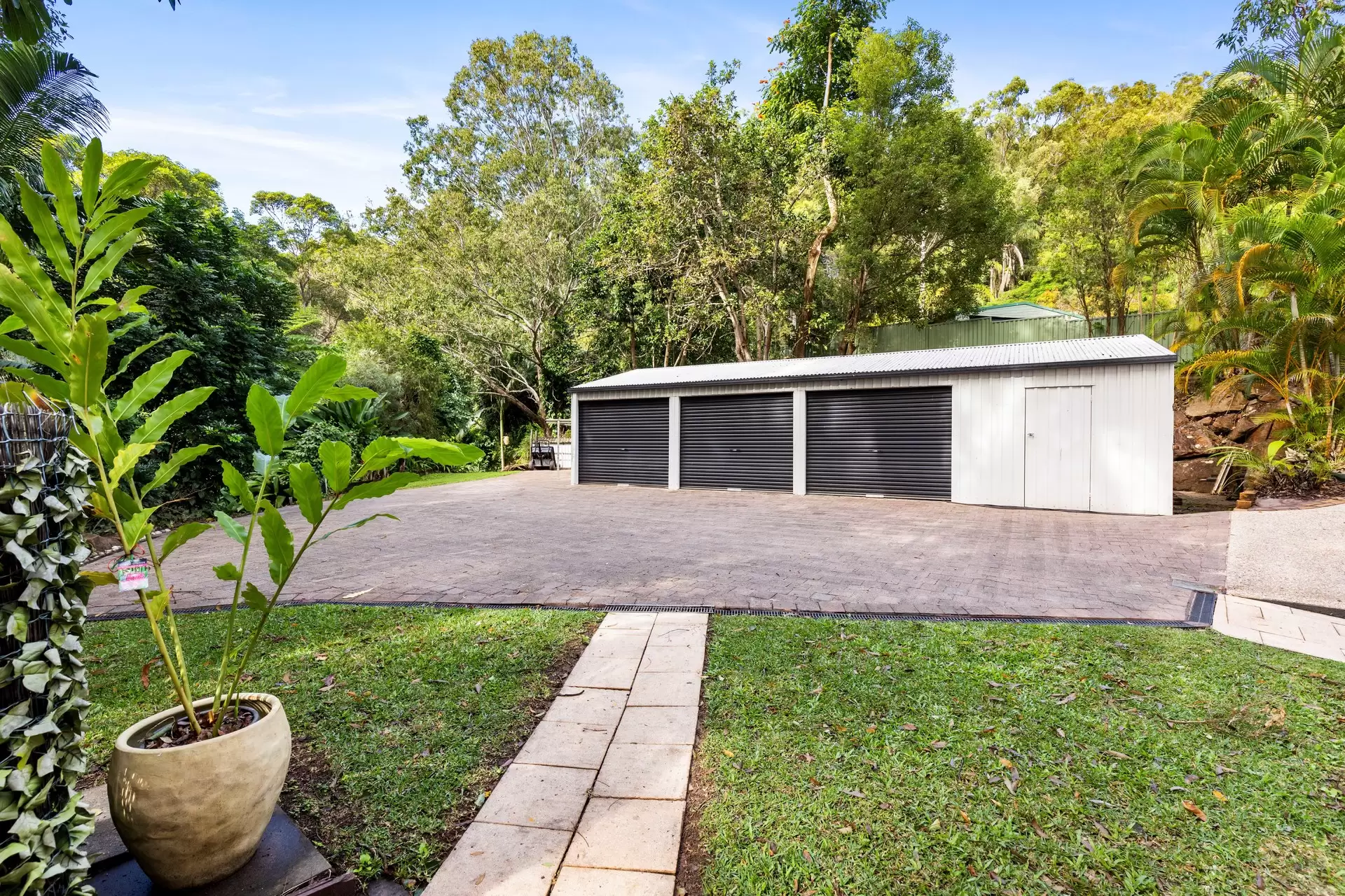 29-35 Seymour Close, Rosemount Sold by Queensland Sotheby's International Realty - image 1