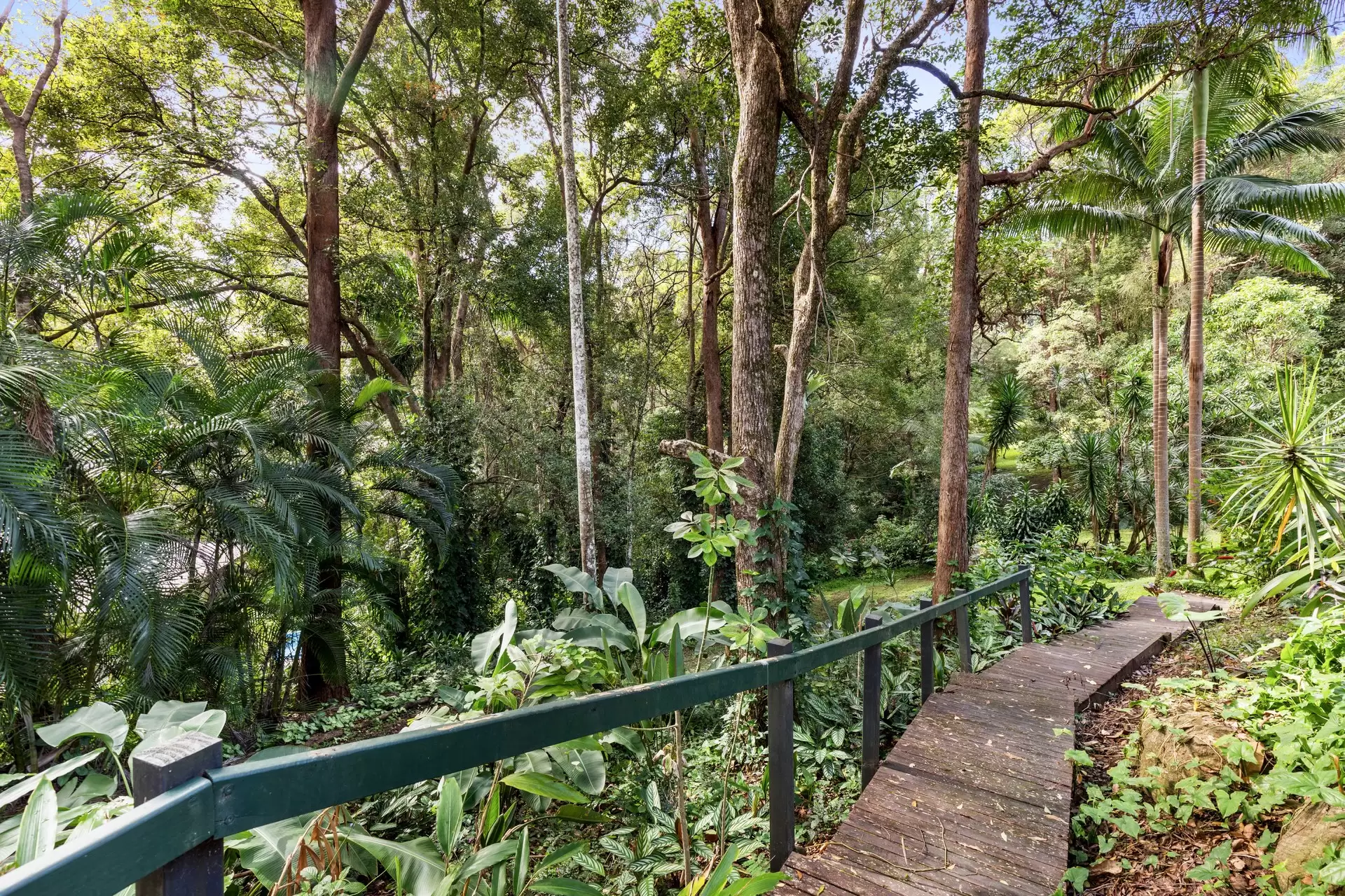 29-35 Seymour Close, Rosemount Sold by Queensland Sotheby's International Realty - image 1