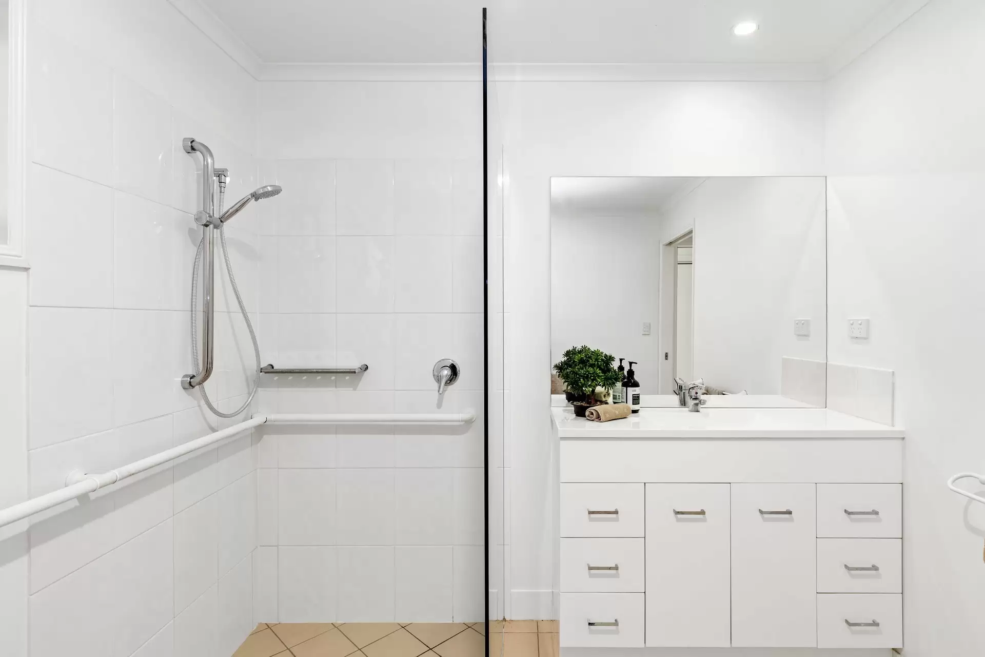 29-35 Seymour Close, Rosemount Sold by Queensland Sotheby's International Realty - image 1